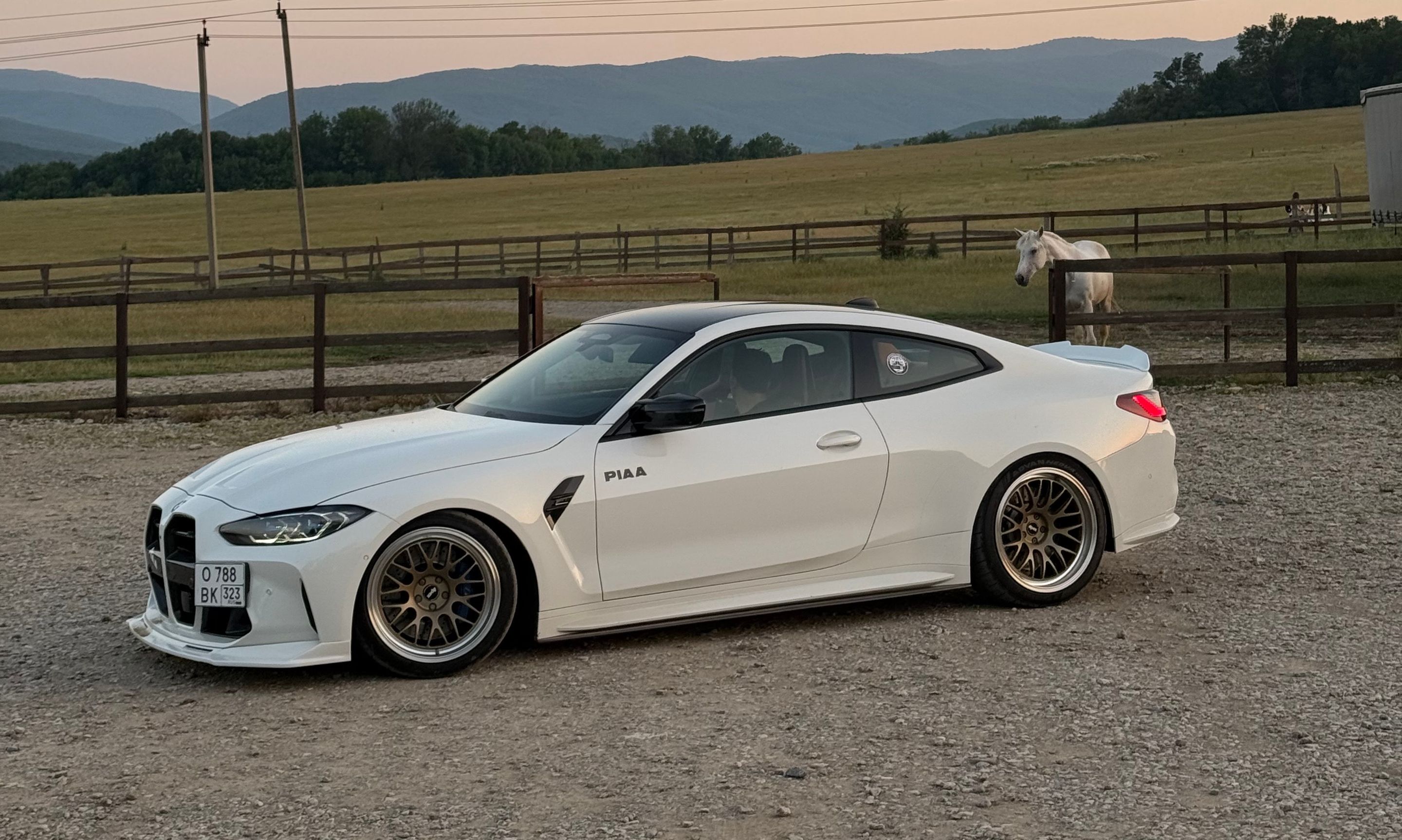 White BMW G82 Coupe M4 with 19"/20" ML-10RT Apex wheels in Machined Lip Gloss Motorsport Gold