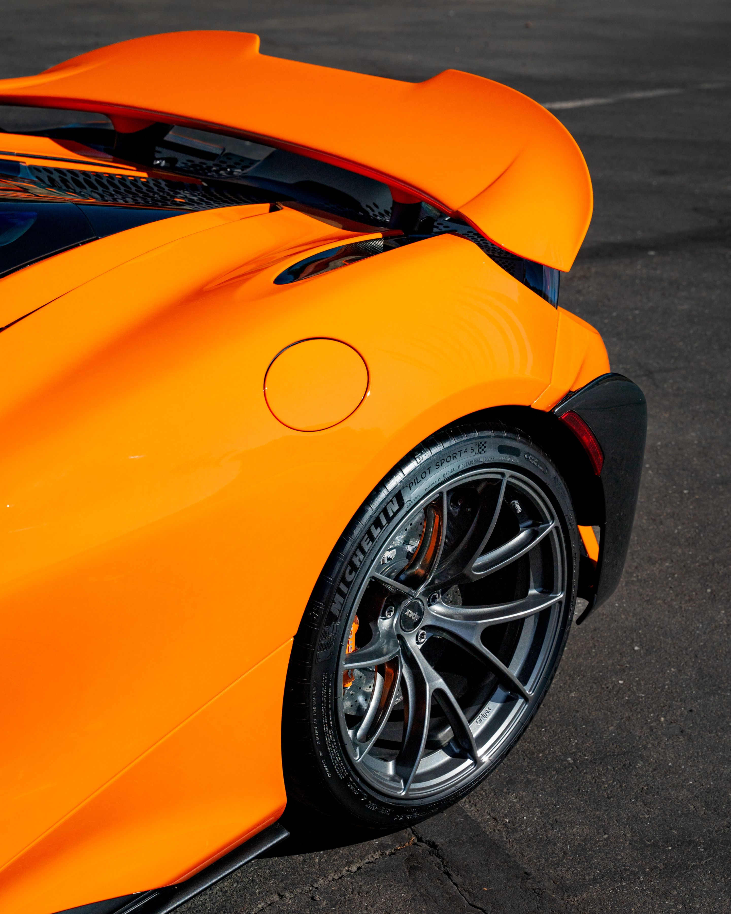 Orange McLaren 765LT with 19"/20" VS-5RS Apex wheels in Anthracite