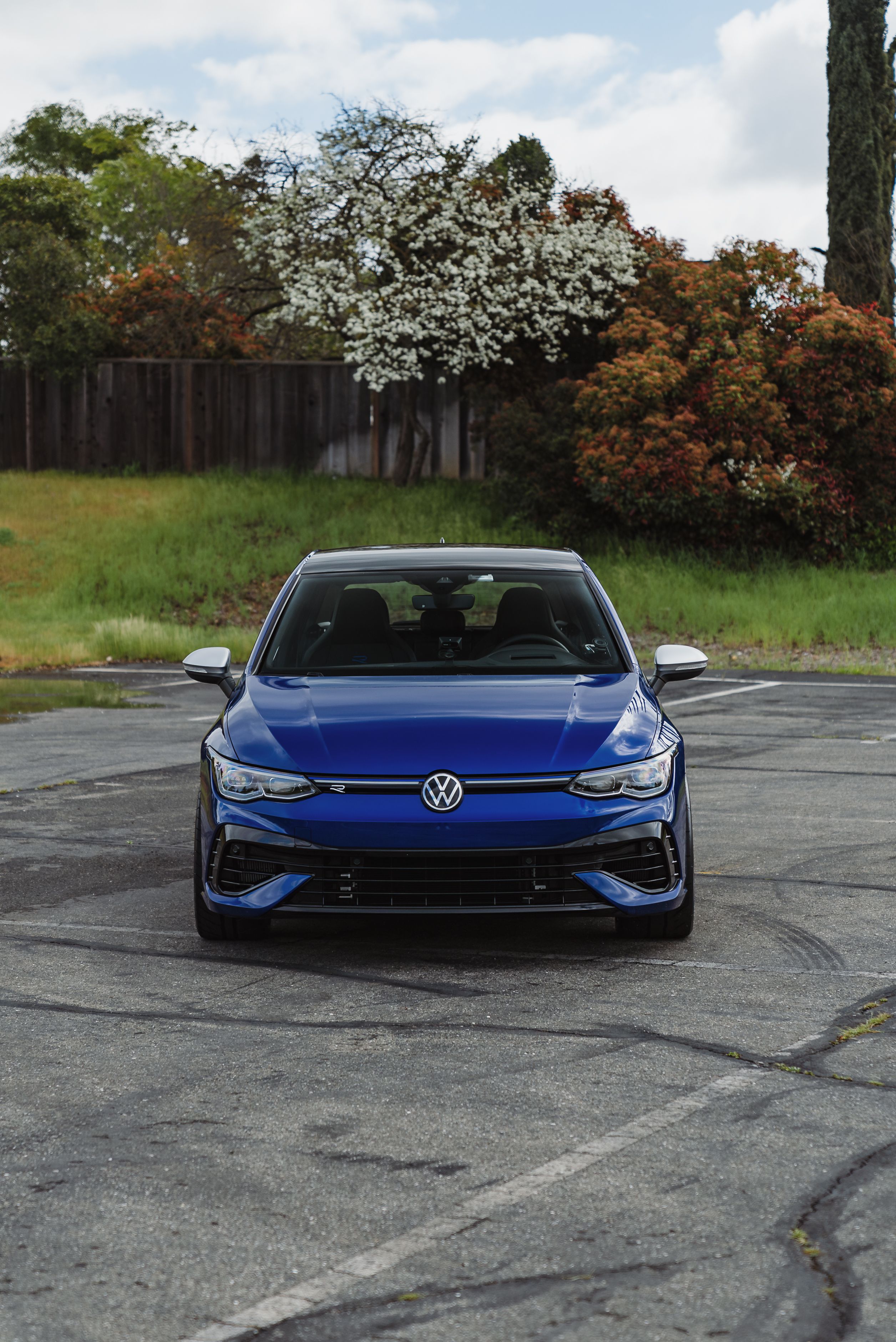 Blue VW MK8 Golf R with 18" SM-10RS Apex wheels in Motorsport Gold