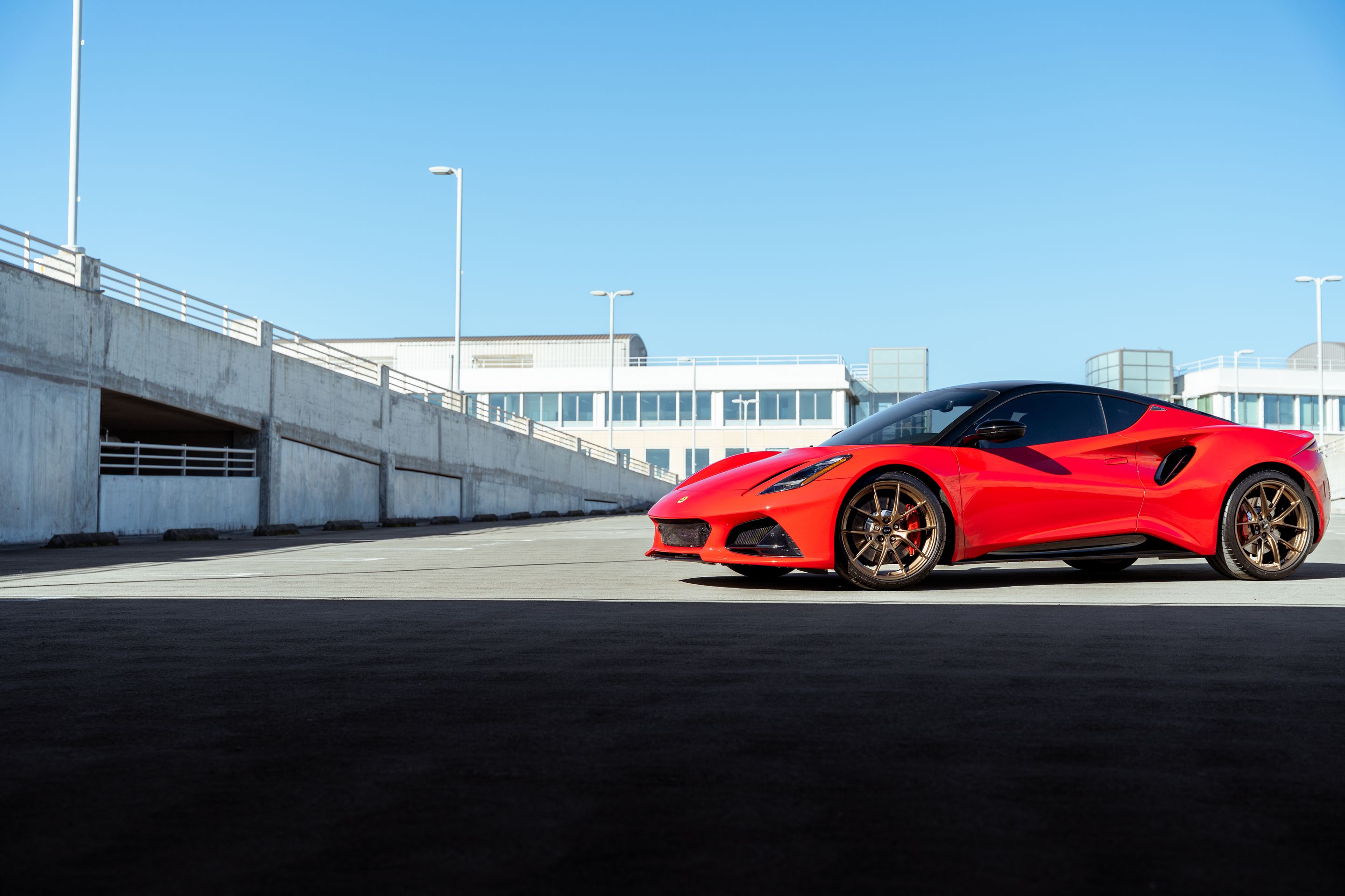 Red Lotus Emira with 20" VS-5RS Apex wheels in Anthracite