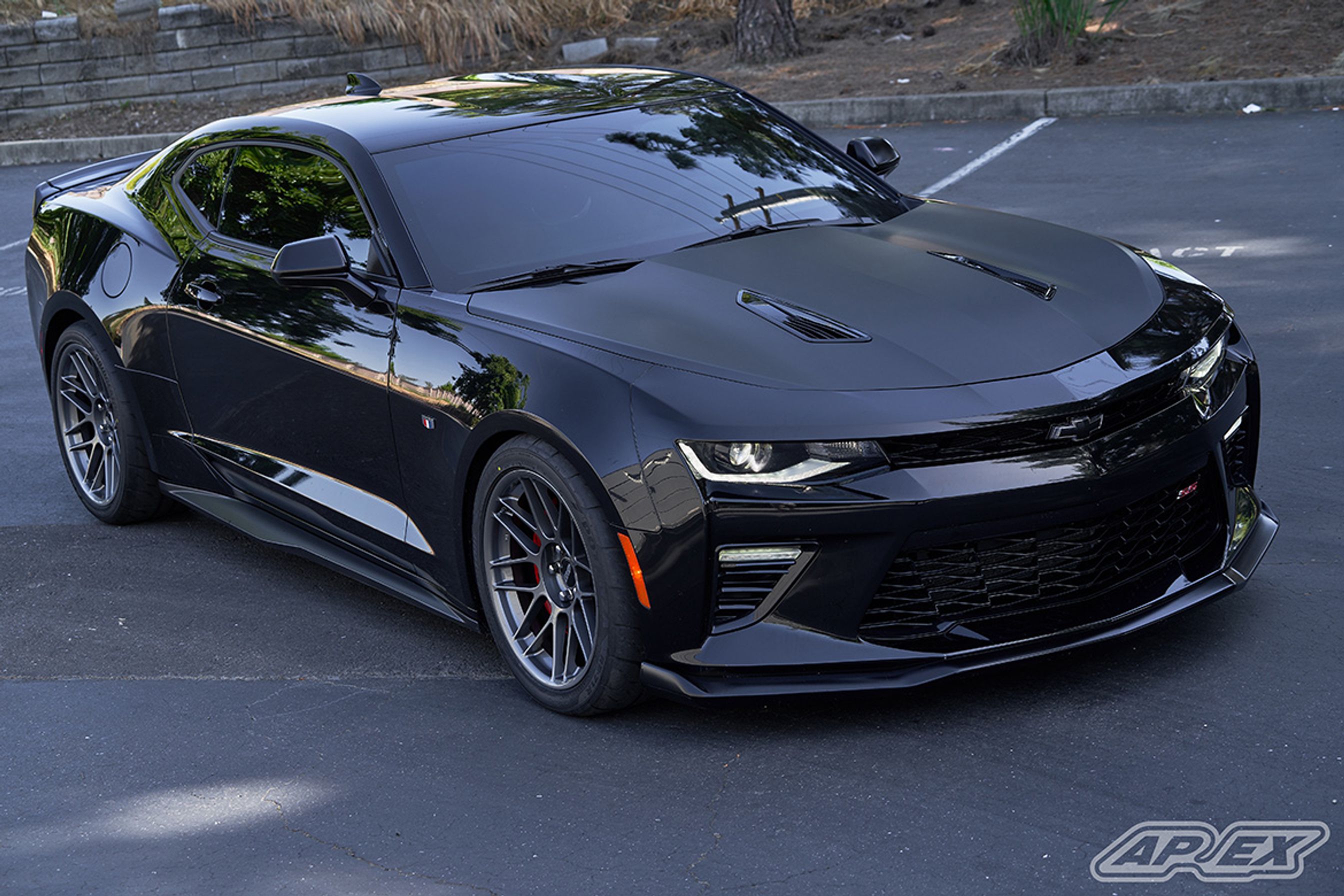 Black Chevrolet 6th Gen Camaro SS 1LE with 19" ARC-8 Apex wheels in Anthracite