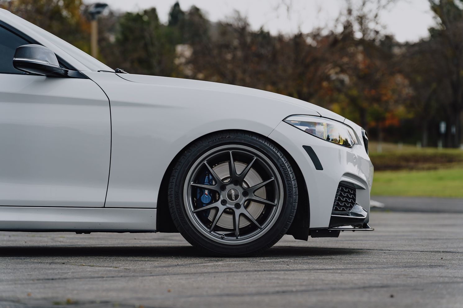 White BMW F22 Coupe 2 Series with 18" FL-5 Apex wheels in Anthracite