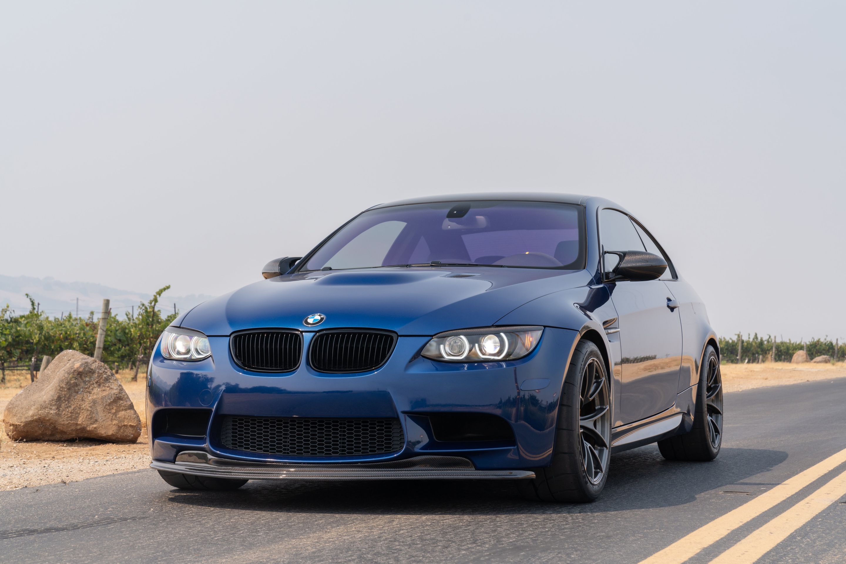 Blue BMW E92 Coupe M3 with 18" VS-5RS Apex wheels in Anthracite
