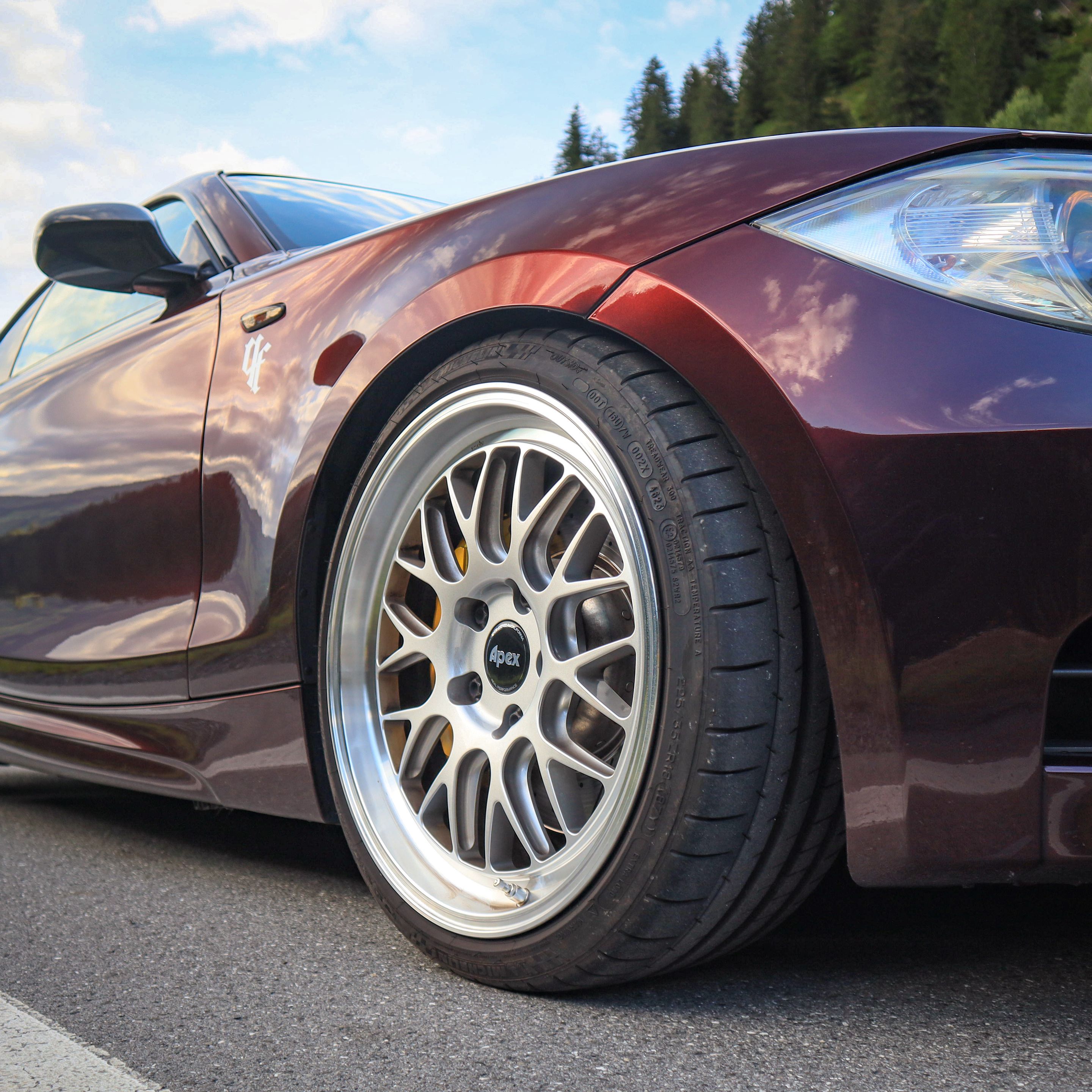 Red BMW E82 Coupe 1 Series with 18" ML-10RT Apex wheels in Machined Lip Race Silver