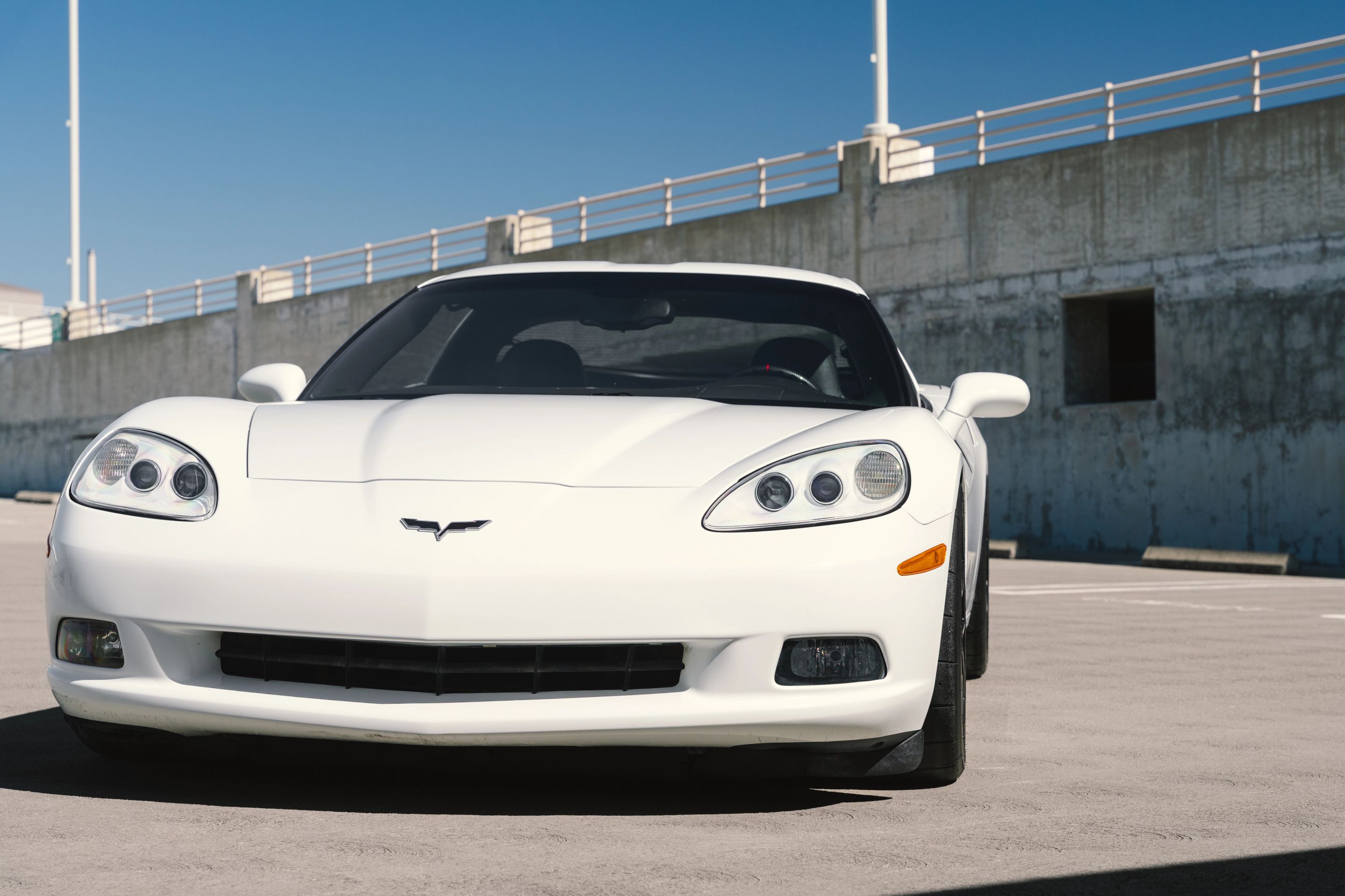 White Chevrolet C6 Corvette Base/Z51 with 18" VS-5 Apex wheels in Satin Black