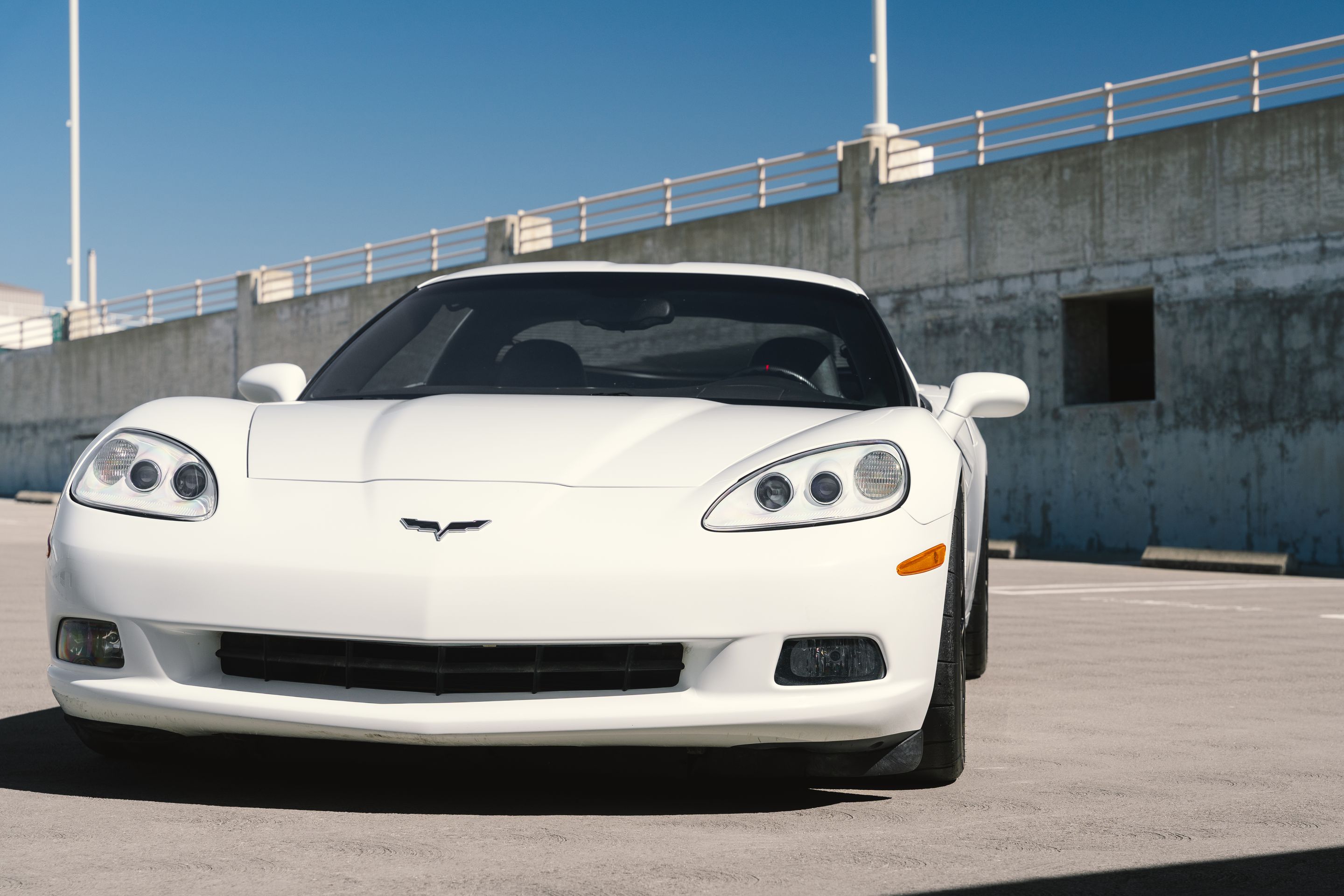 White Chevrolet C6 Corvette Base/Z51 with 18" VS-5 Apex wheels in Satin Black