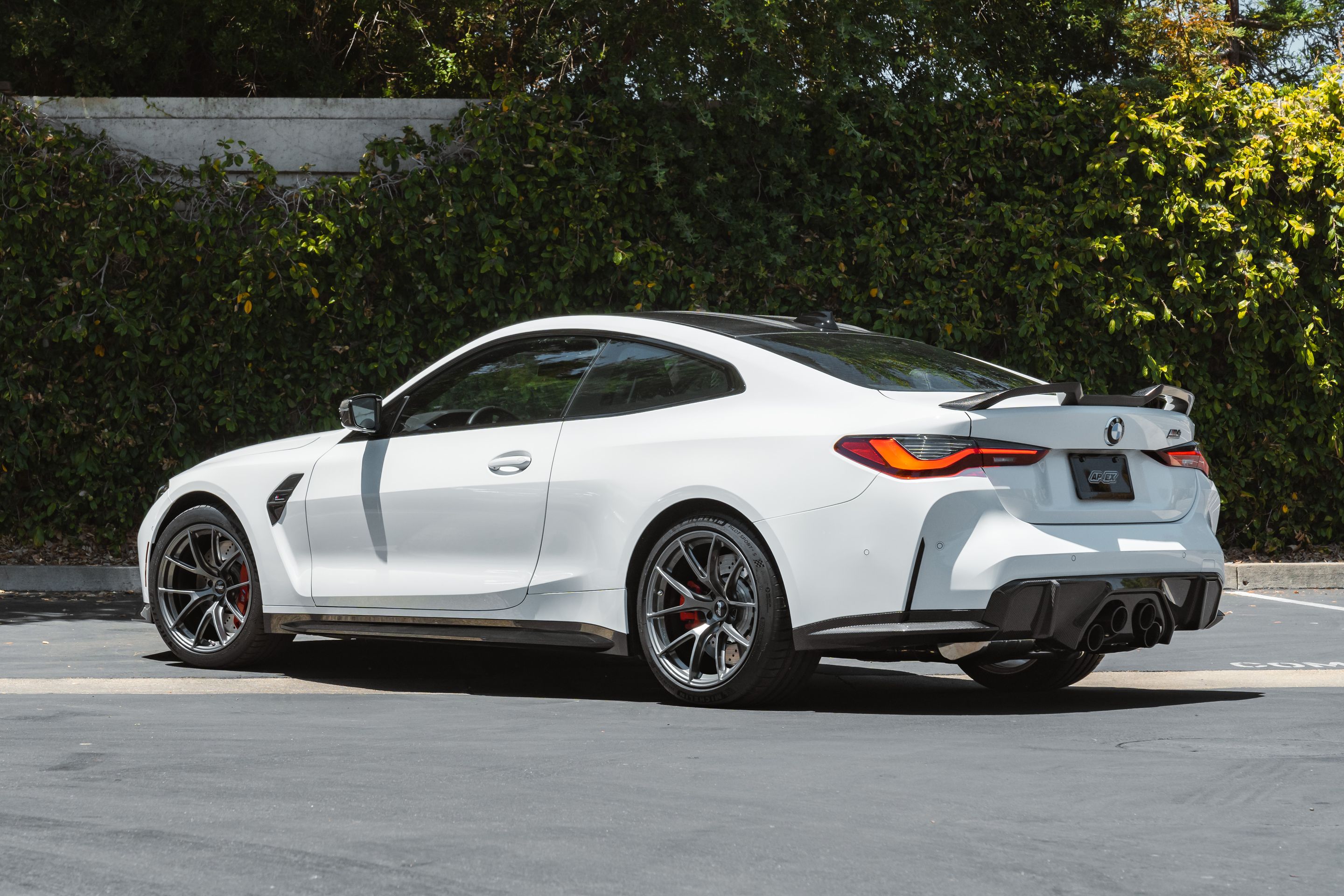 White BMW G82 Coupe M4 with 19" VS-5RS Apex wheels in Anthracite