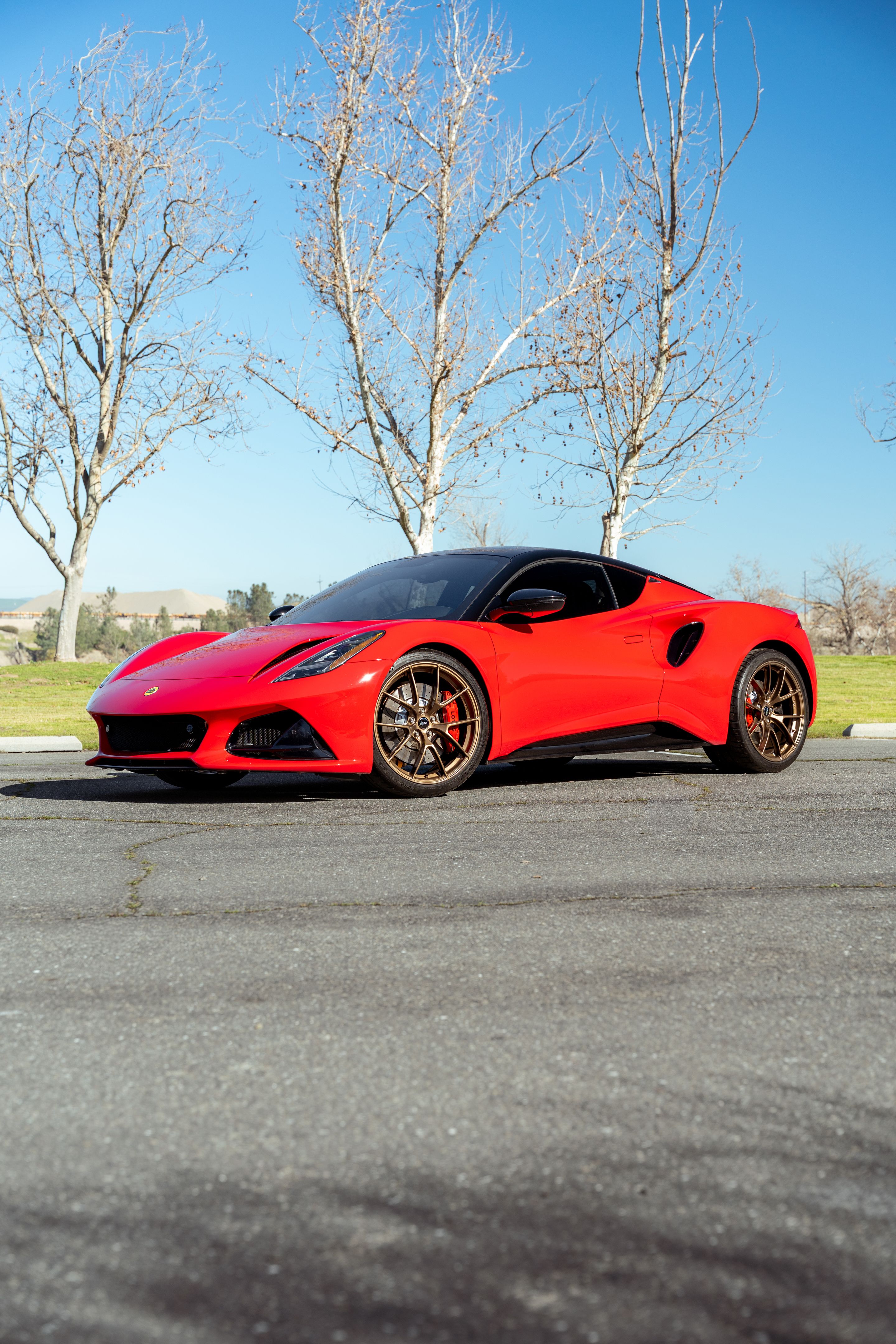 Red Lotus Emira with 20" VS-5RS Apex wheels in Anthracite
