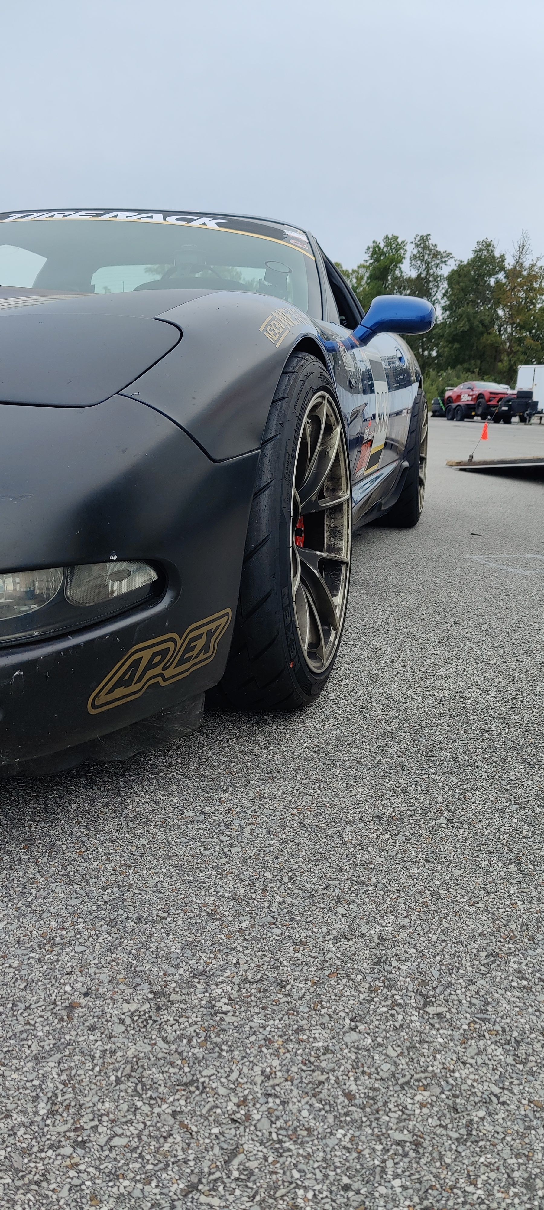 Blue Chevrolet C5 Corvette Z06 with 18" VS-5RS Apex wheels in Motorsport Gold