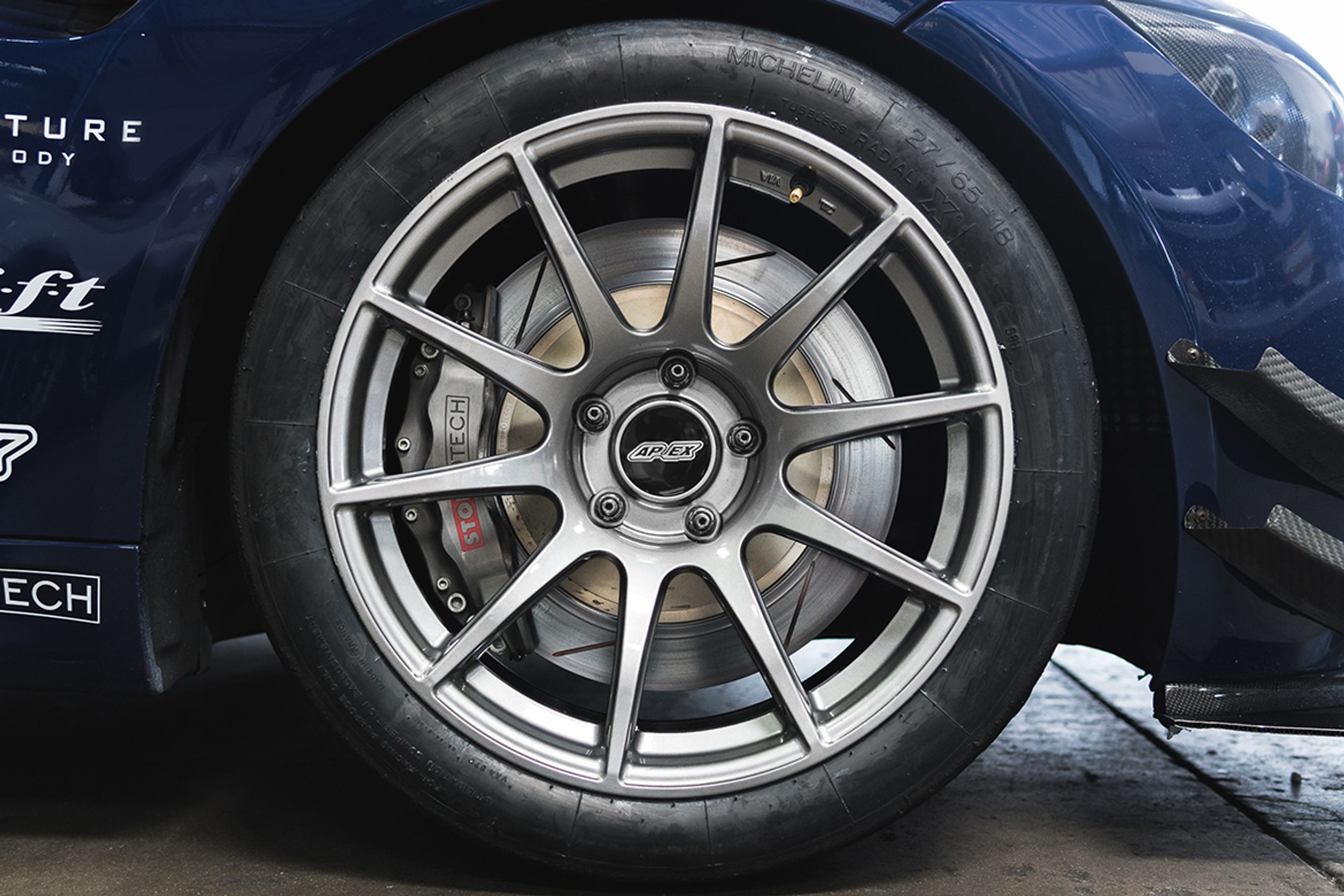 Blue BMW E92 Coupe M3 with 18" SM-10 Apex wheels in Anthracite