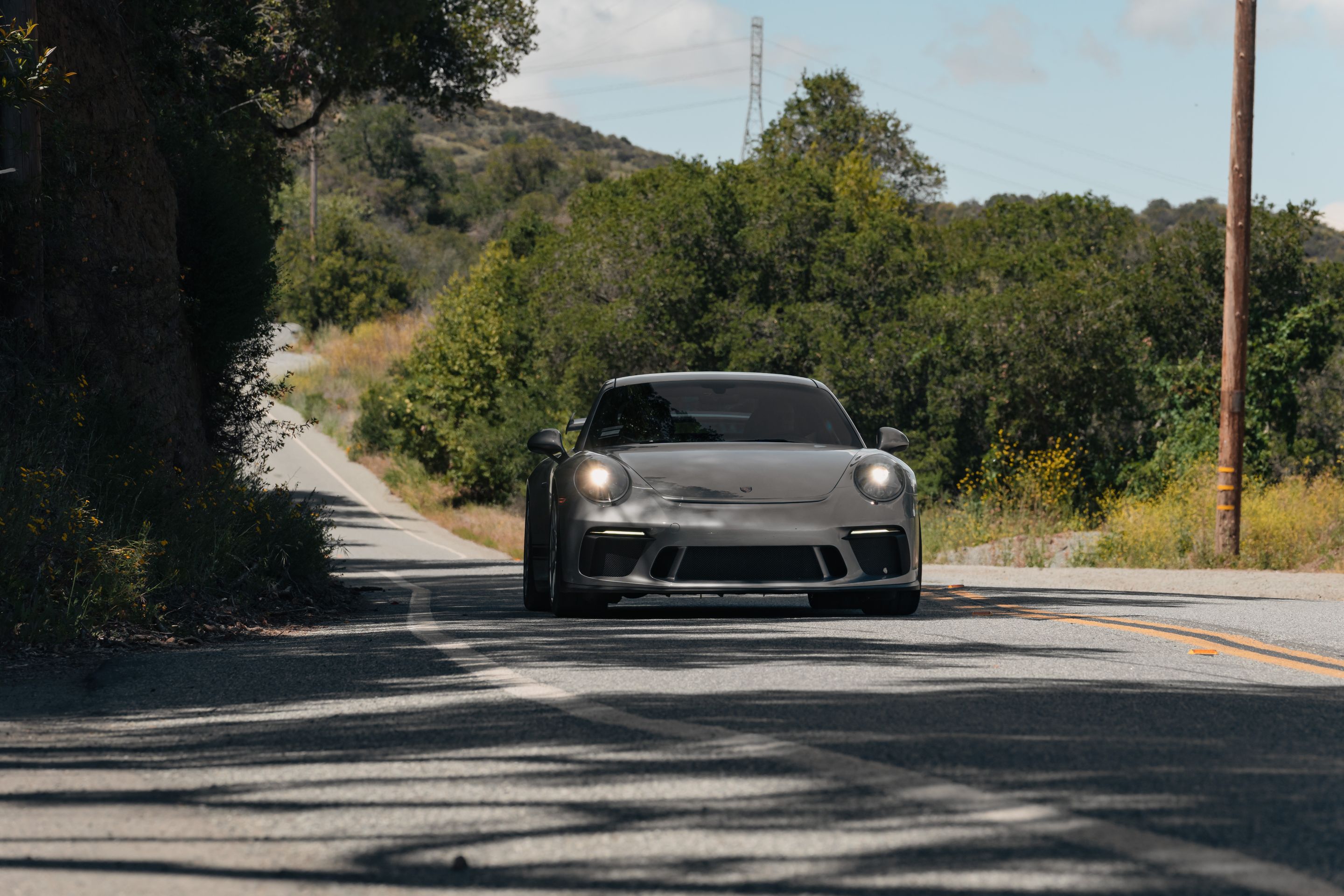 Silver Porsche 911 991.2 GT3 with 19" EC-7RS Apex wheels in Race Silver