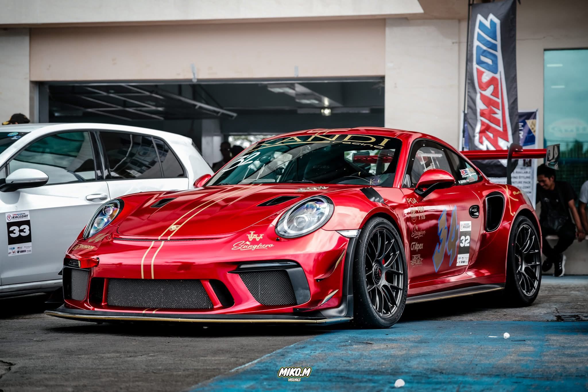 Red Porsche 911 991.2 GT3 RS with 19" EC-7RS Apex wheels in Anthracite