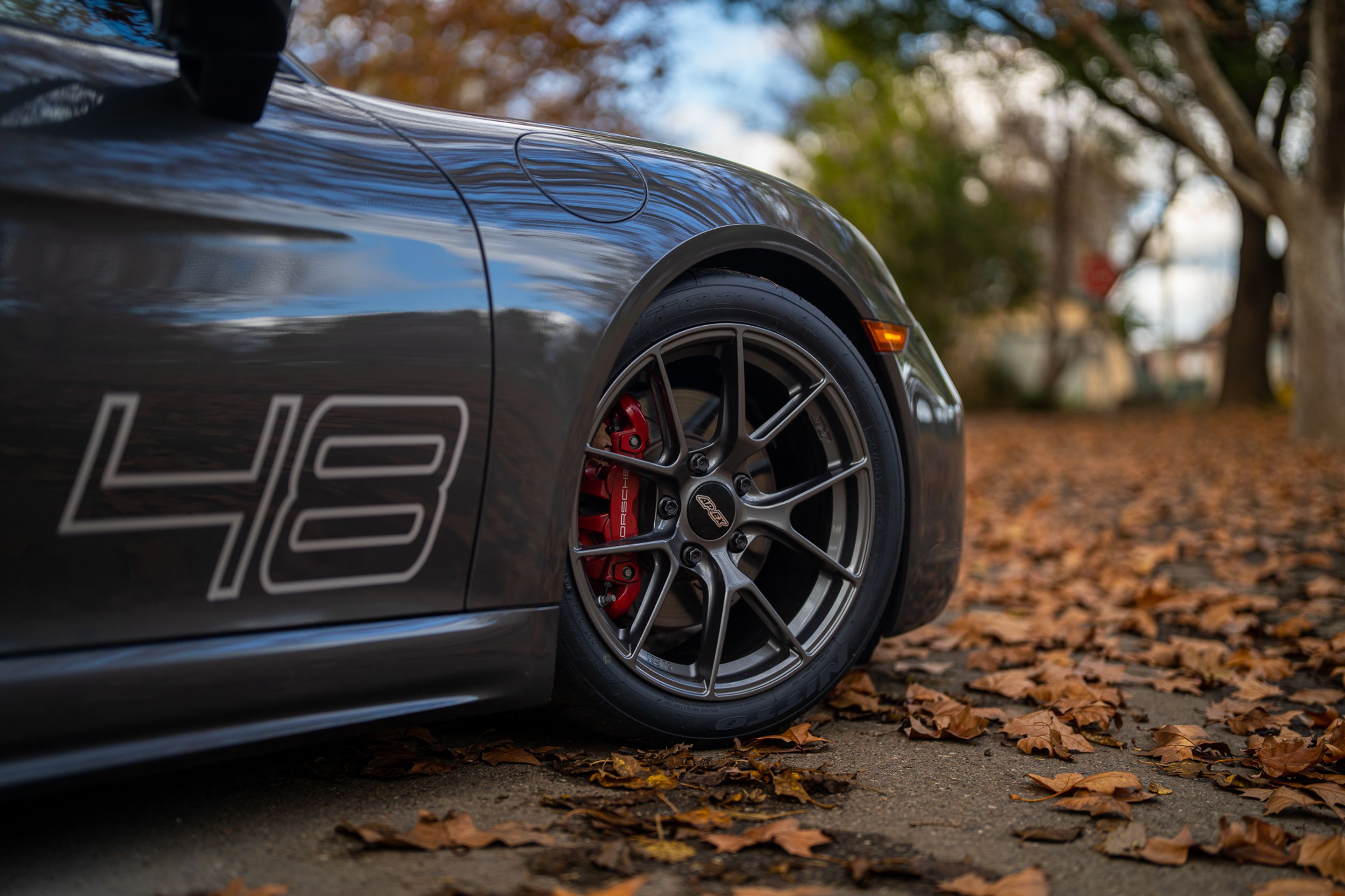 Grey Porsche 718 Cayman S with 18" VS-5RS Apex wheels in Anthracite