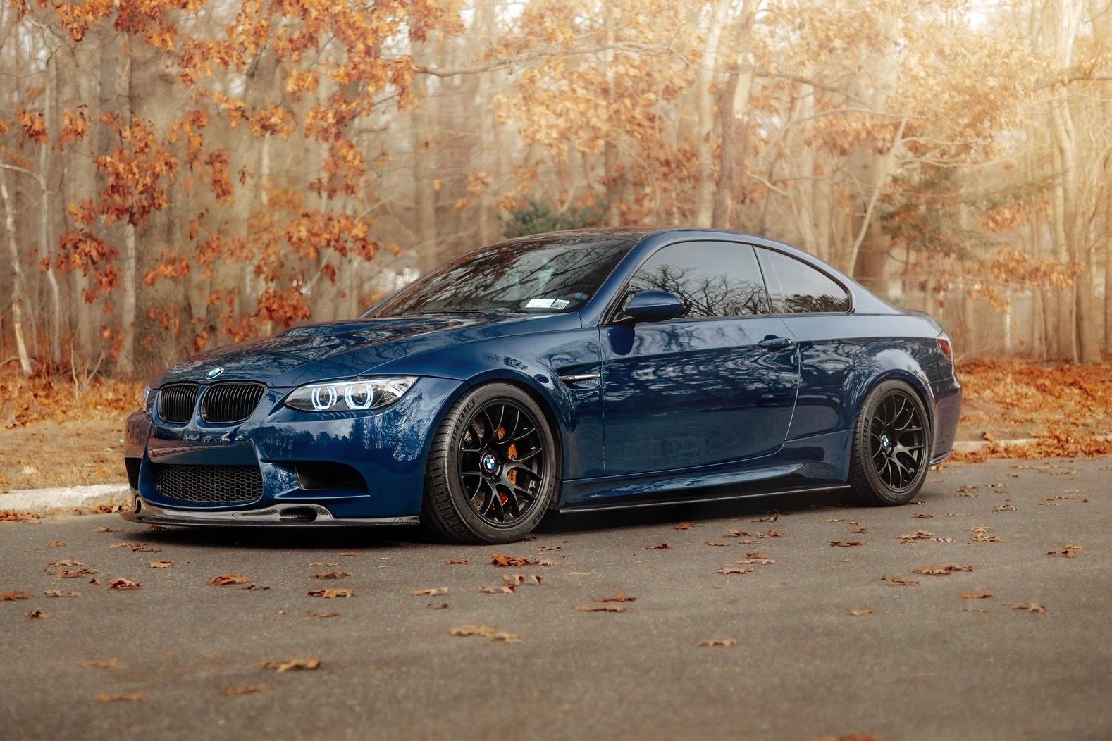 Blue BMW E92 Coupe M3 with 18" EC-7 Apex wheels in Satin Black