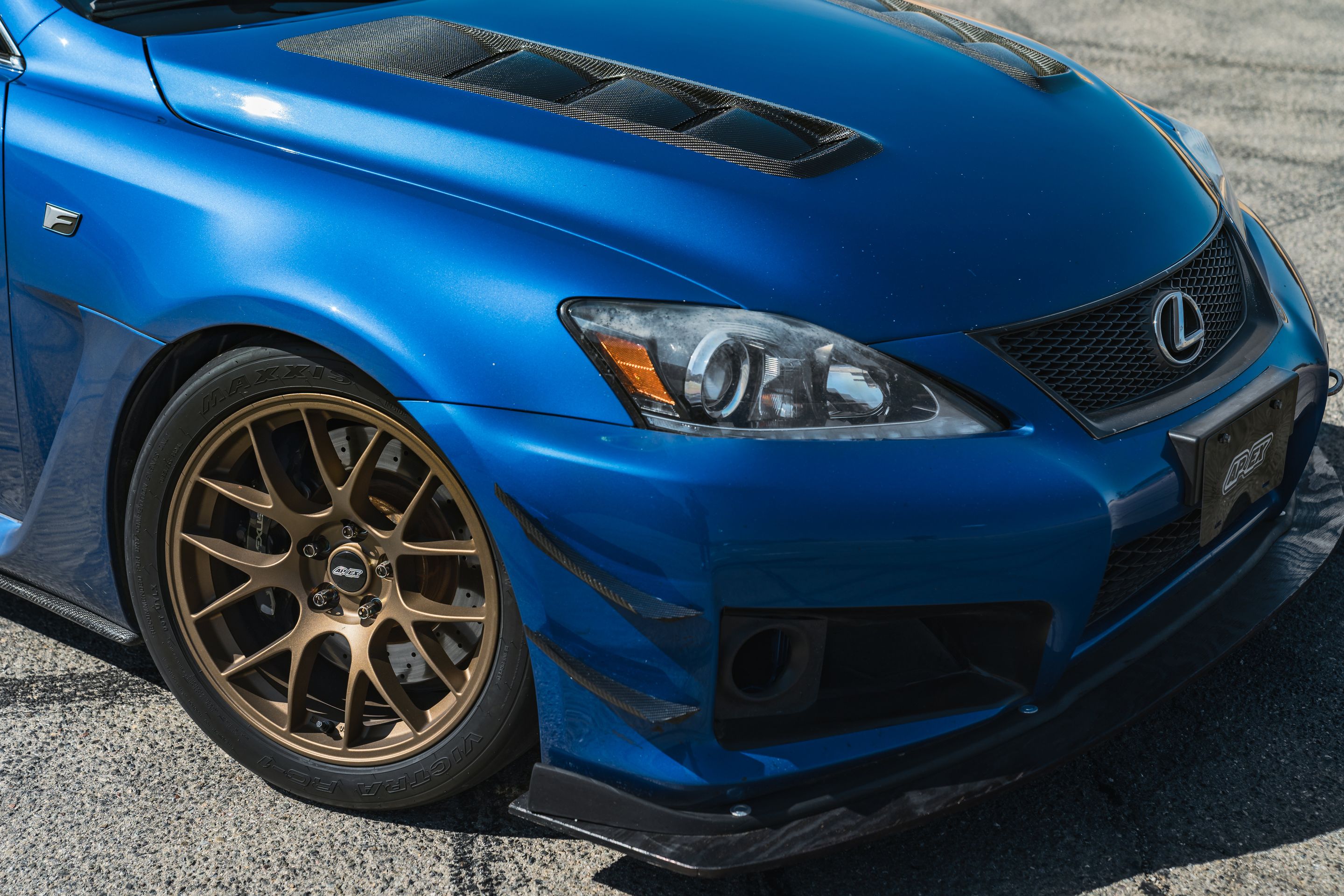 Blue Lexus USE20 IS-F with 18" EC-7 Apex wheels in Satin Bronze