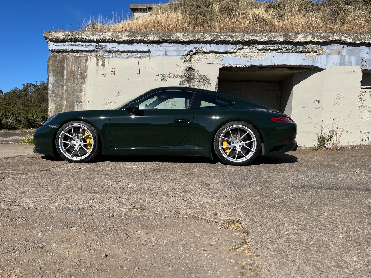 Green Porsche 911 991.2 Carrera T with 20" VS-5RS Apex wheels in Custom Finish