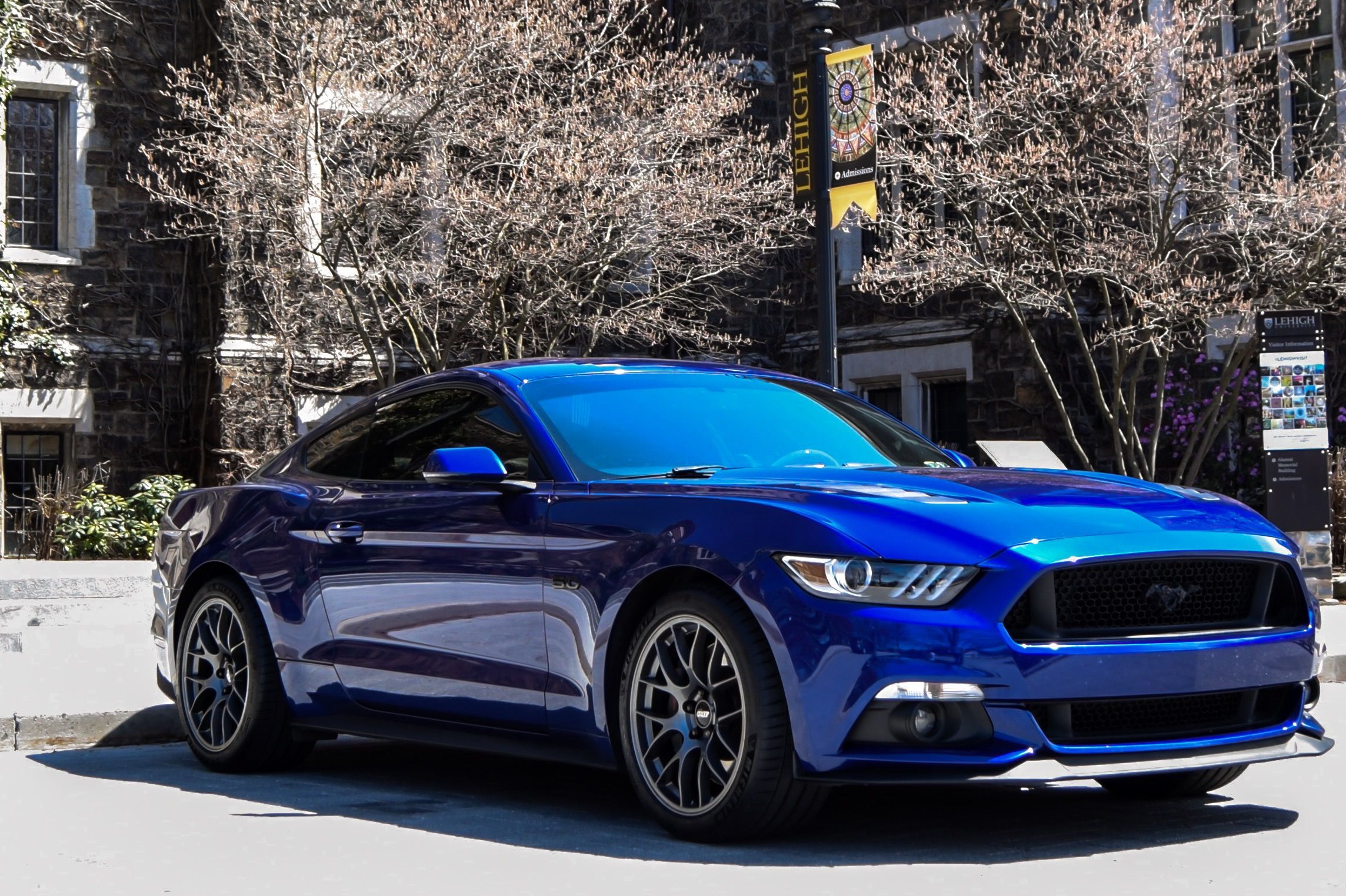 Blue Ford S550 Mustang GT with 19" EC-7 Apex wheels in Anthracite