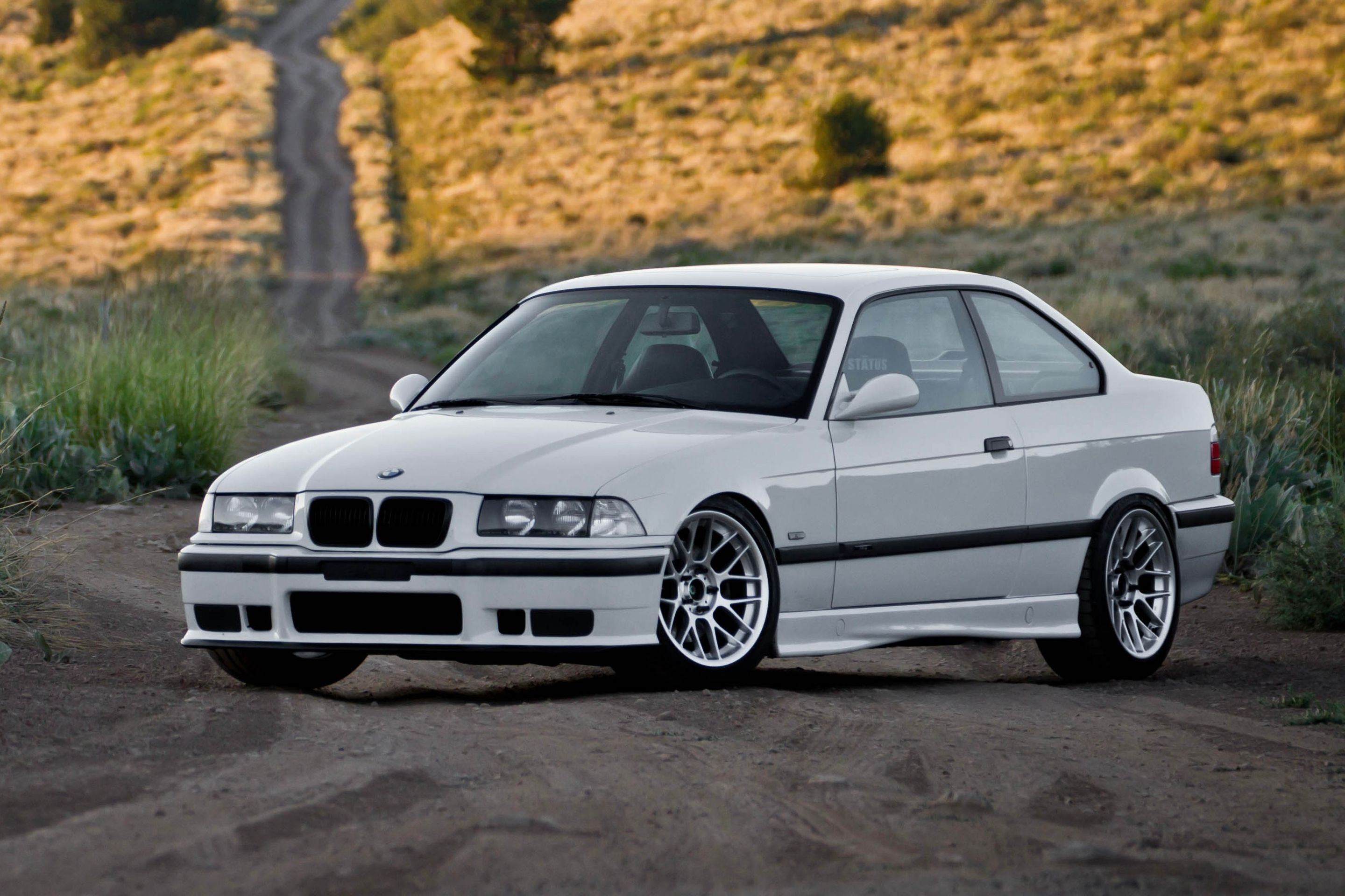 White BMW E36 M3 with 17" ARC-8 Apex wheels in Hyper Silver