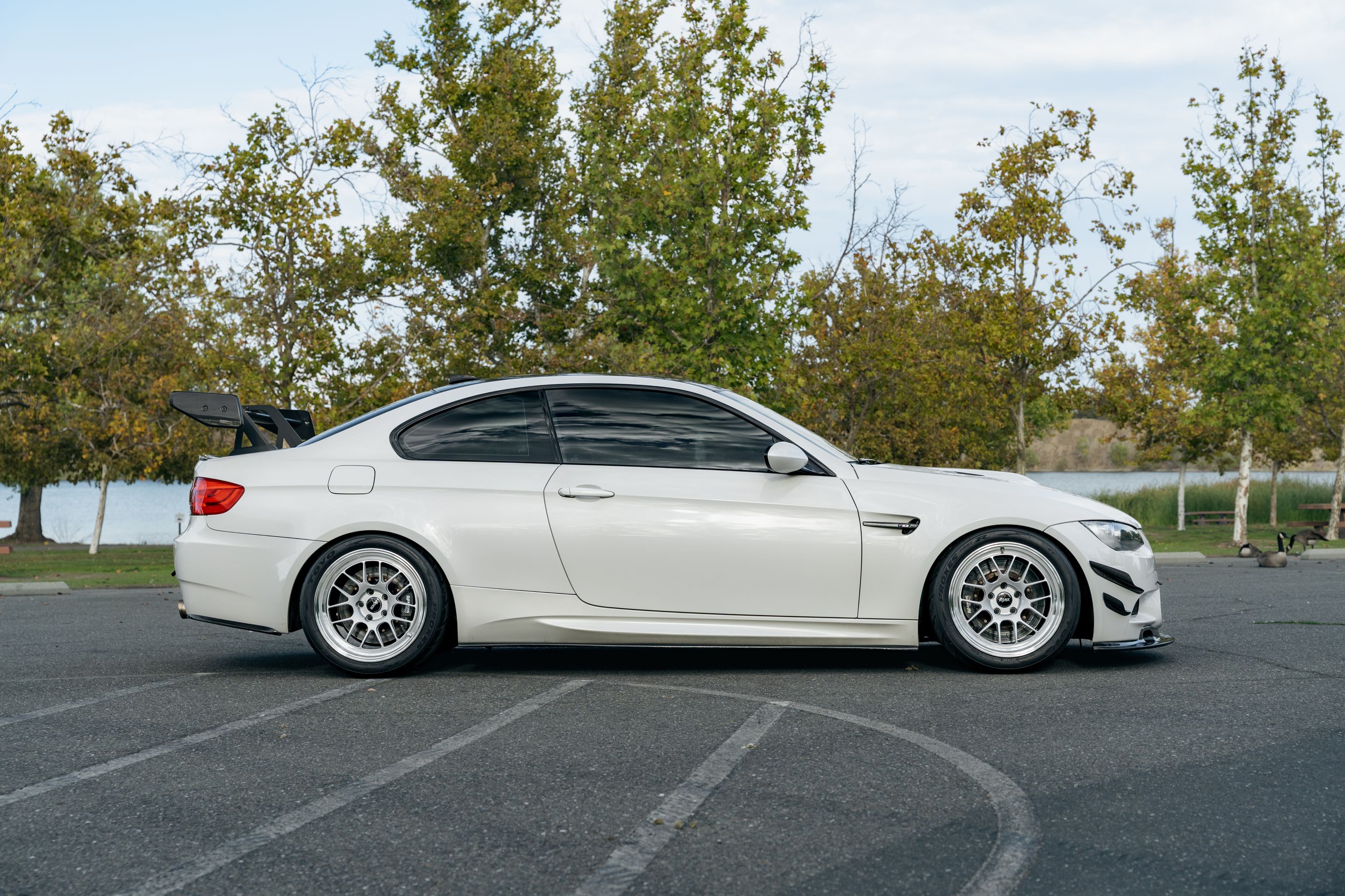 White BMW E92 Coupe M3 with 18" ML-7RT Apex wheels in Machined Lip Race Silver