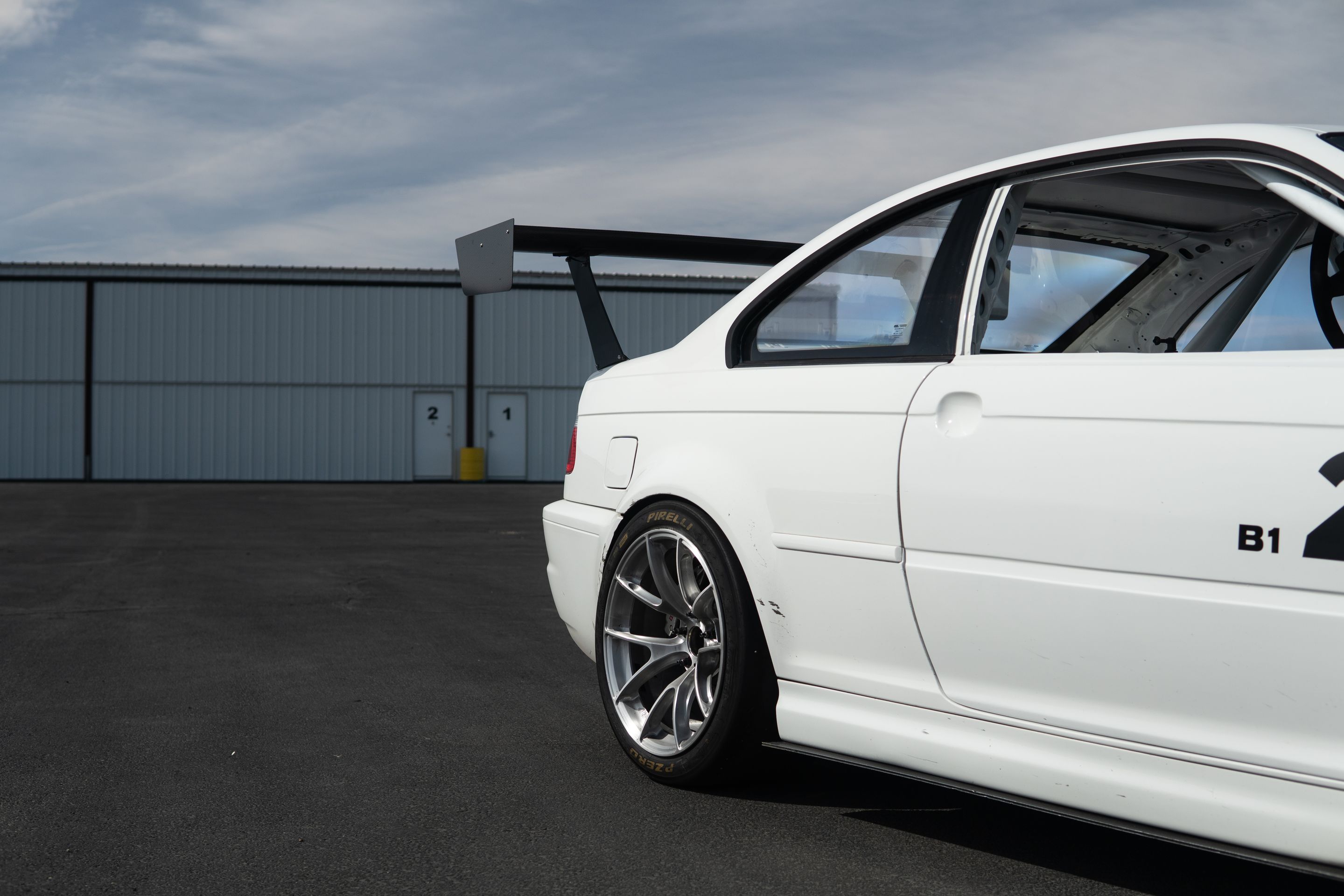 White BMW E46 M3 with 18" VS-5RS Apex wheels in Brushed Clear