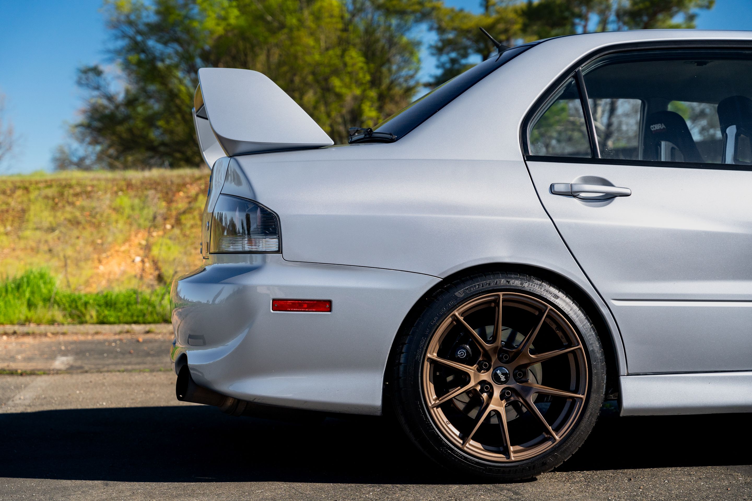 Silver Mitsubishi Lancer Evolution IX with 18" VS-5 Apex wheels in Satin Bronze