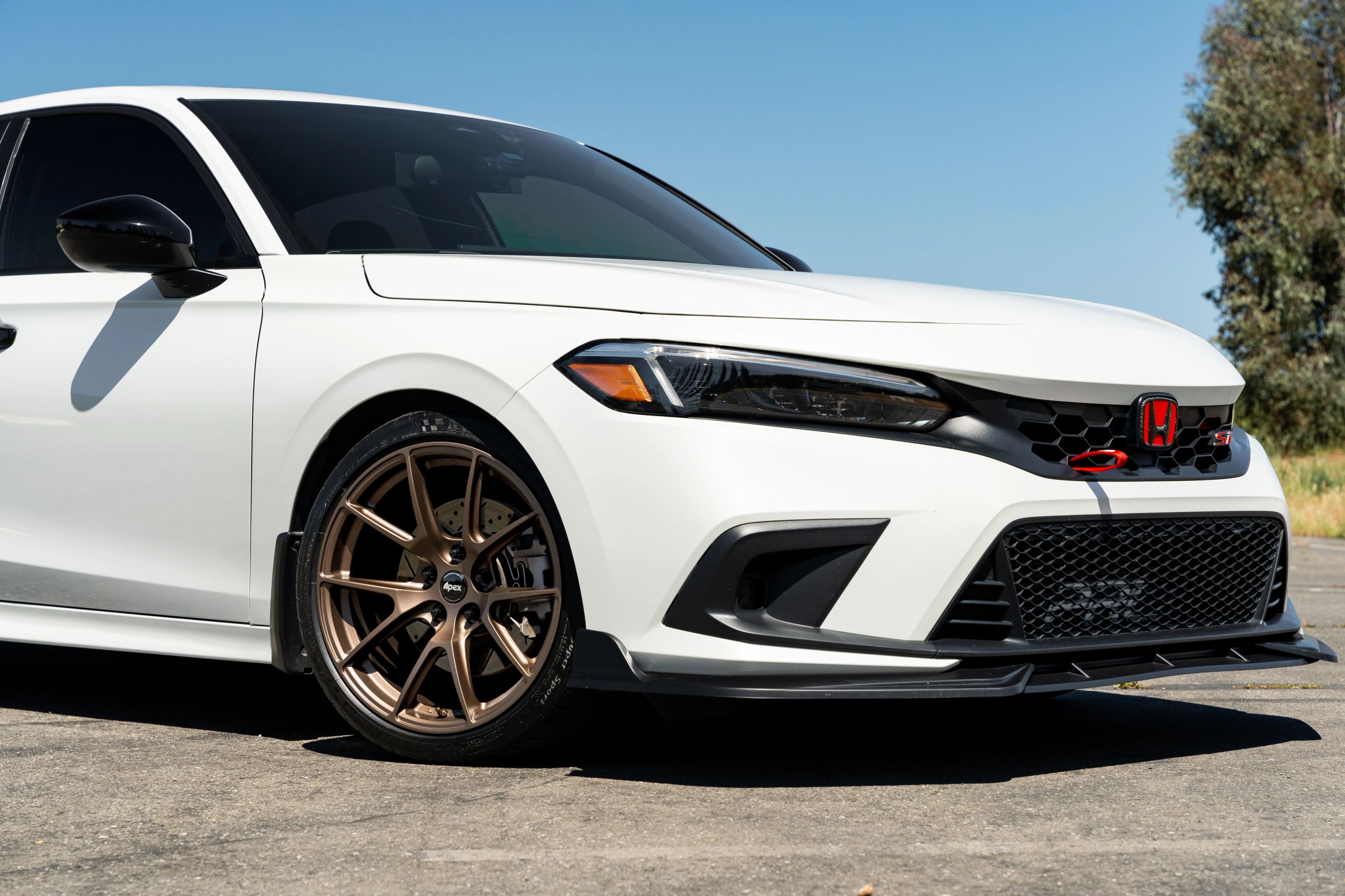 White Honda 11th Gen Civic with 18" VS-5 Apex wheels in Satin Bronze