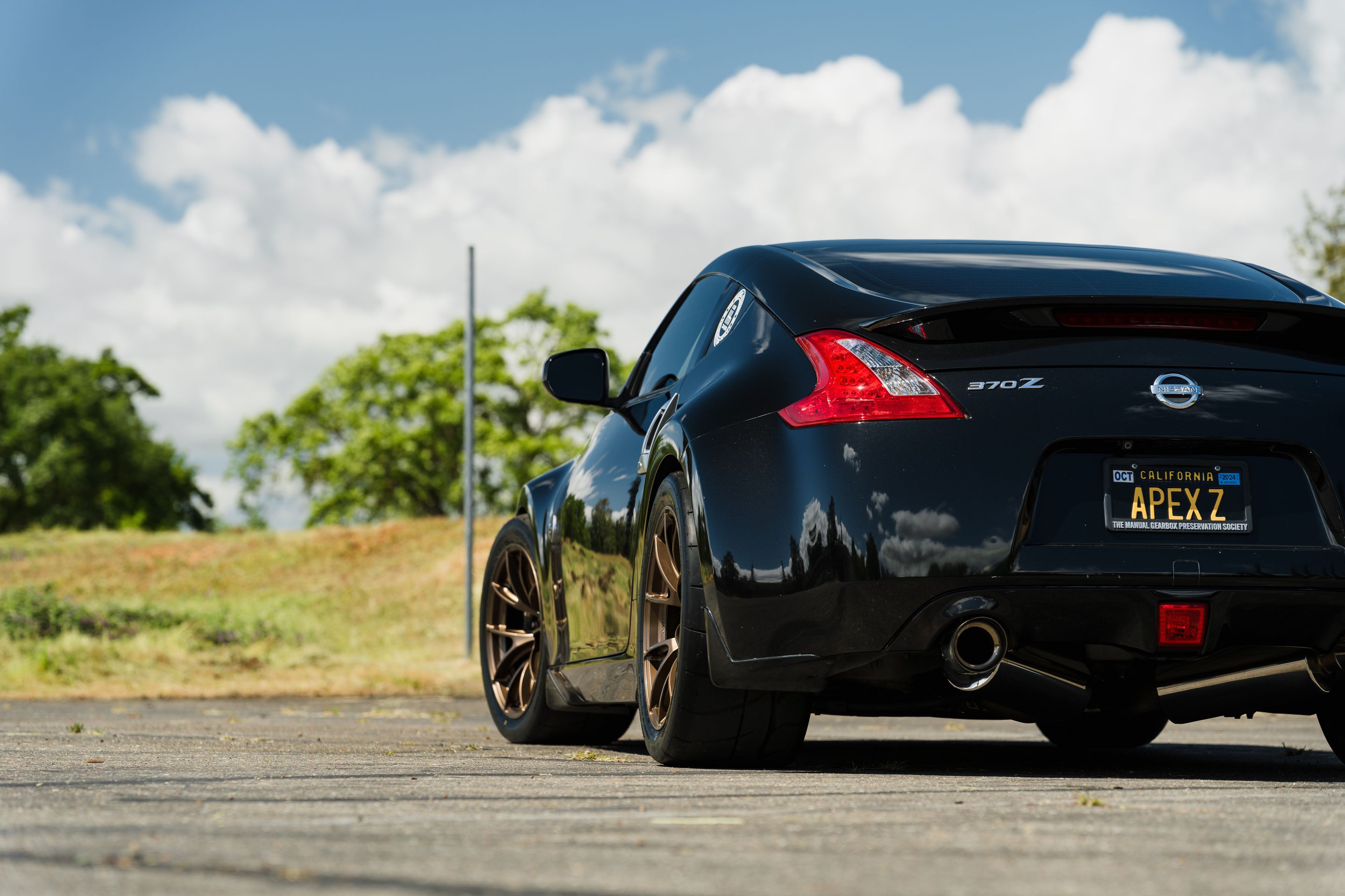 Black Nissan 370Z with 18" VS-5RS Apex wheels in Satin Bronze