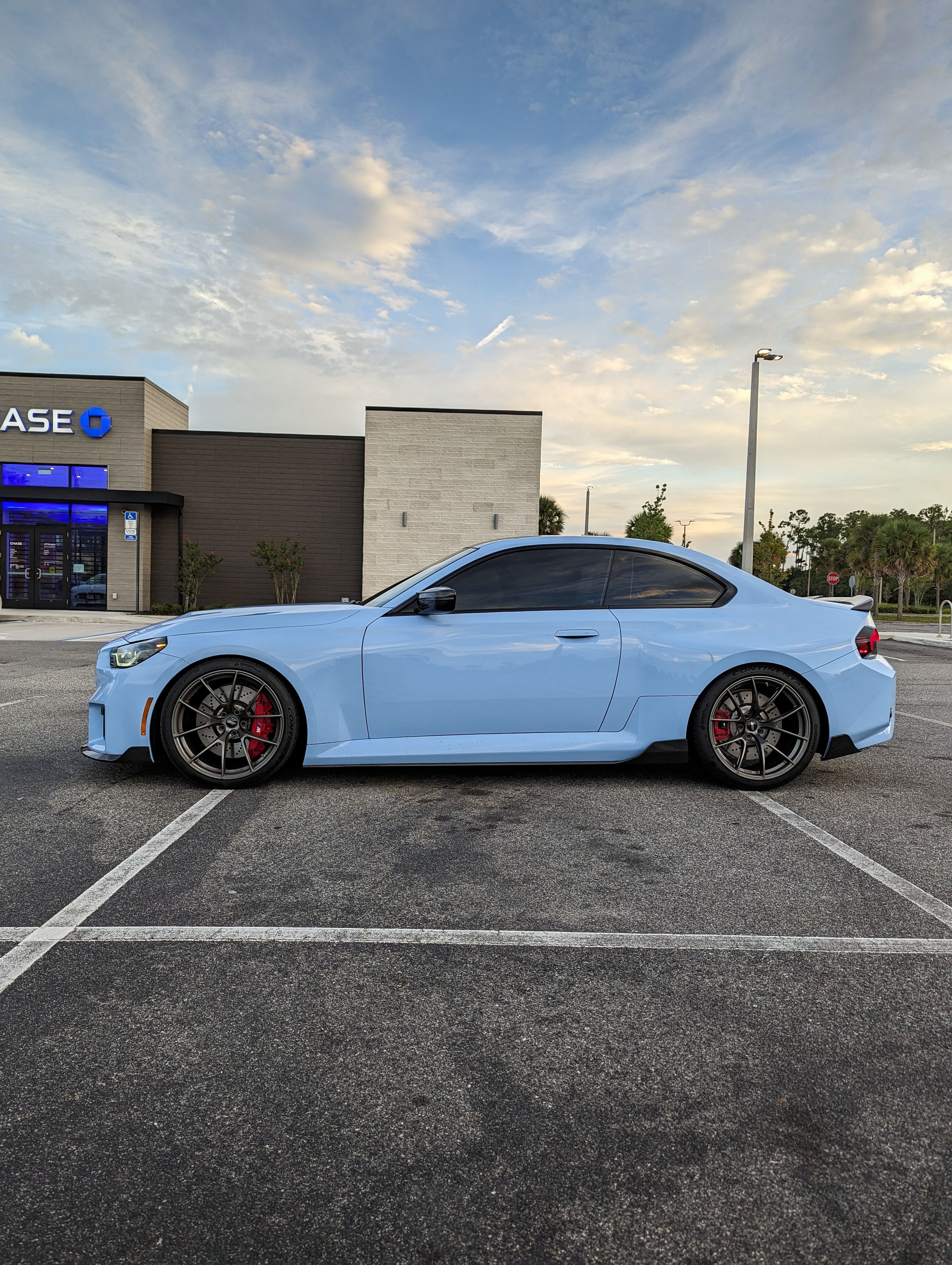 Blue BMW G87 M2 with 20" VS-5RS Apex wheels in Anthracite