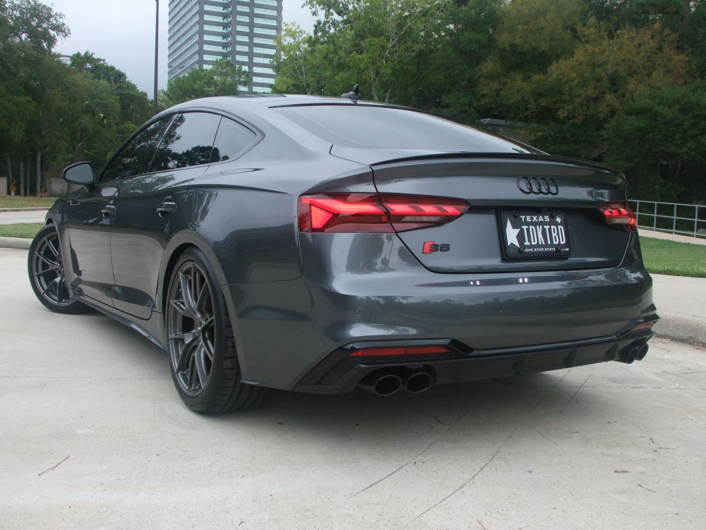 Grey Audi B9 S5 with 19" VS-5 Apex wheels in Anthracite