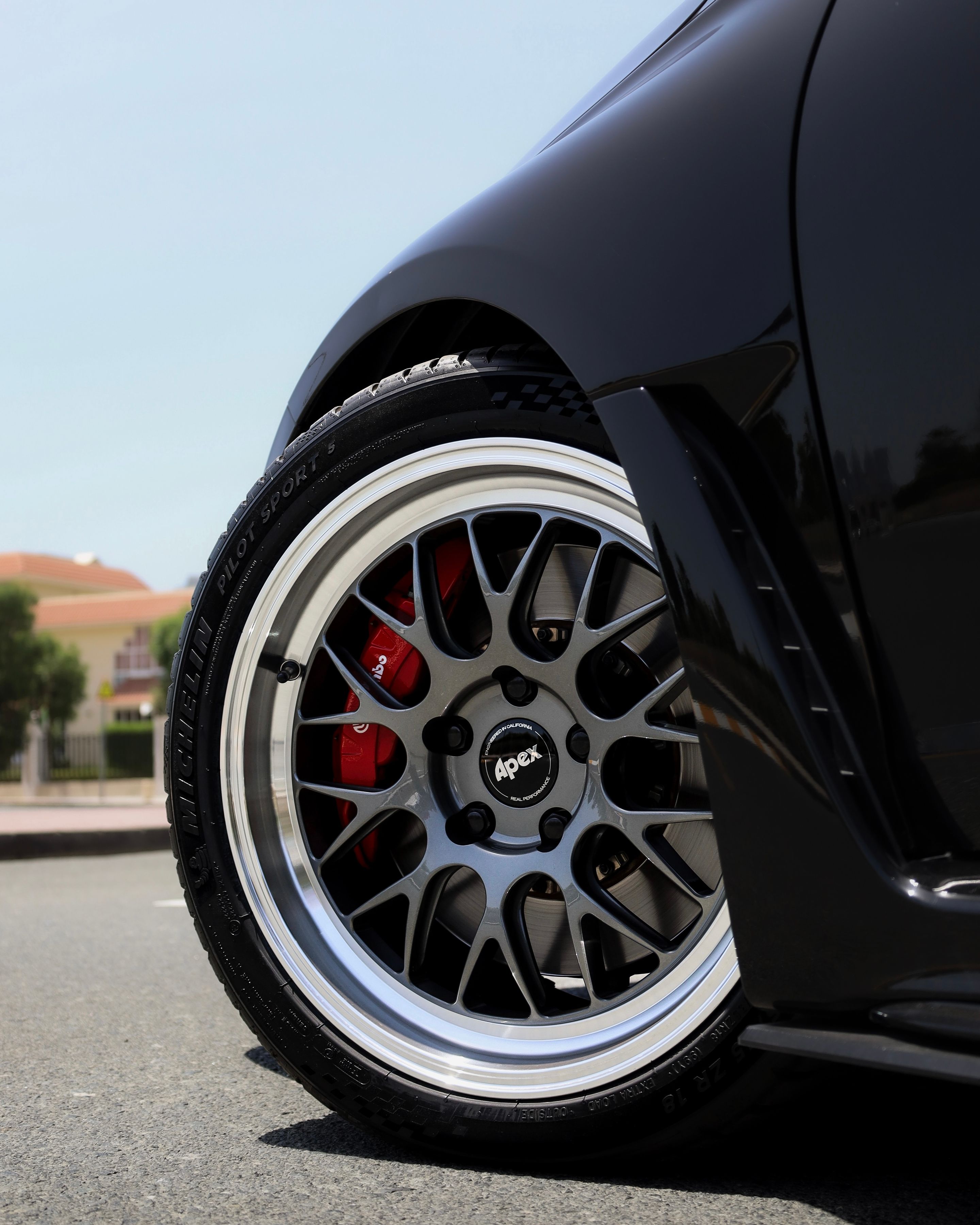 Black Honda FL5 Civic Type-R with 18" ML-10RT Apex wheels in Machined Lip Anthracite
