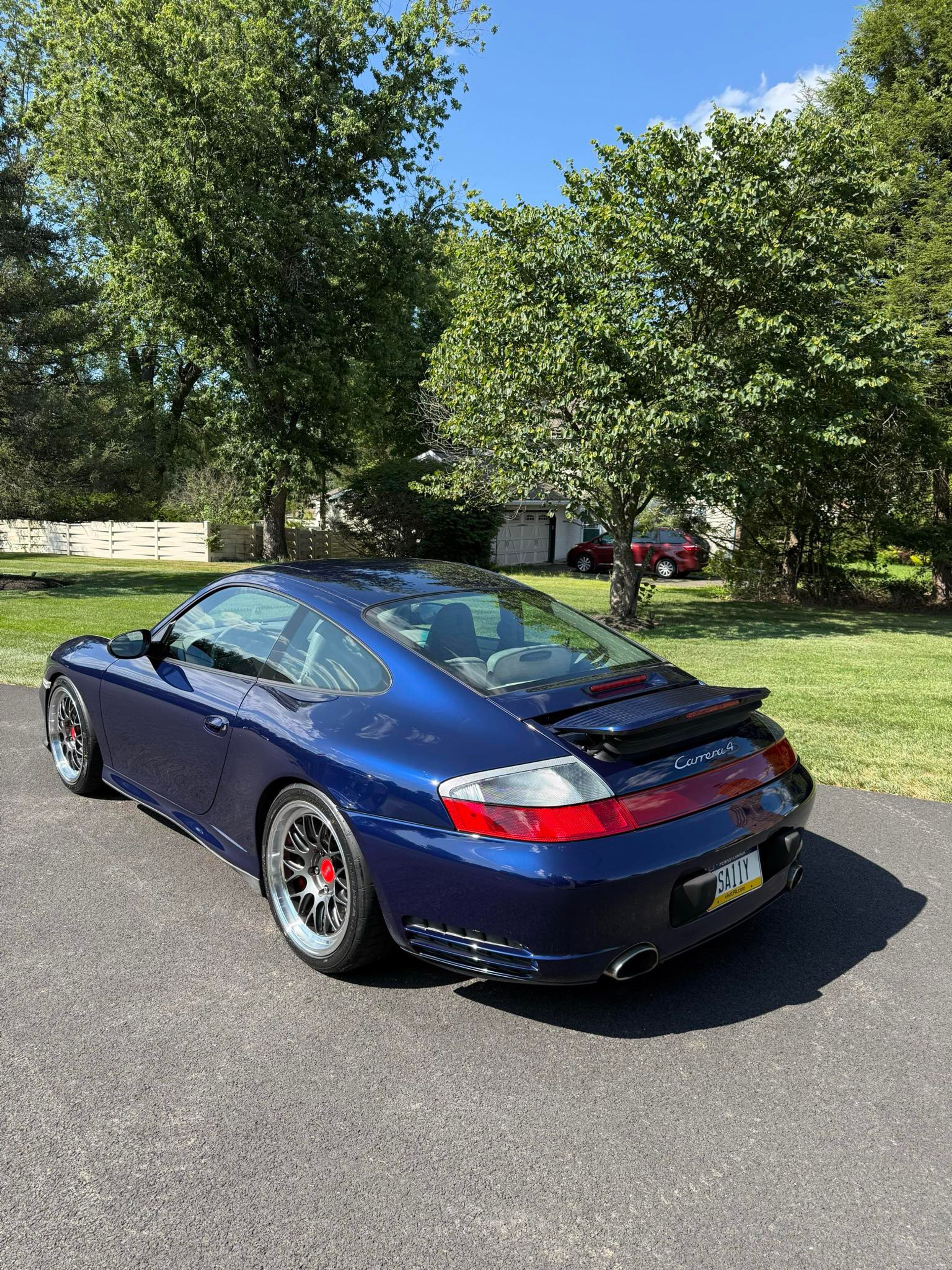 Blue Porsche 911 996 Carrera 4S with 18" ML-10RT Apex wheels in Machined Lip Anthracite