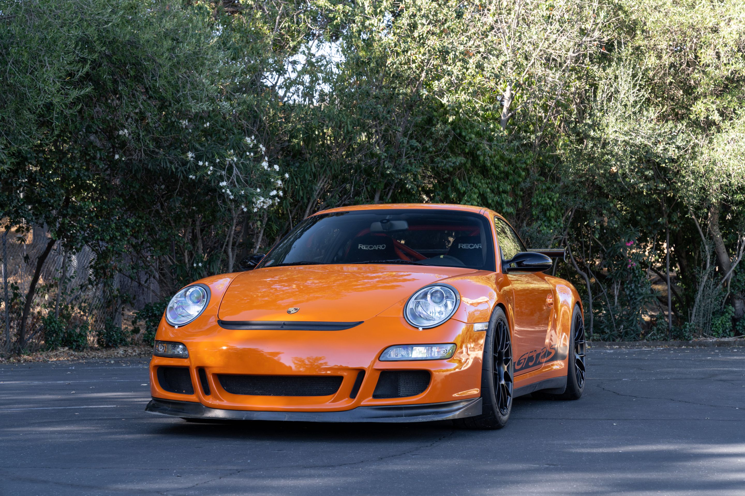 Orange Porsche 911 997 GT3 RS with 18" EC-7RS Apex wheels in Satin Black