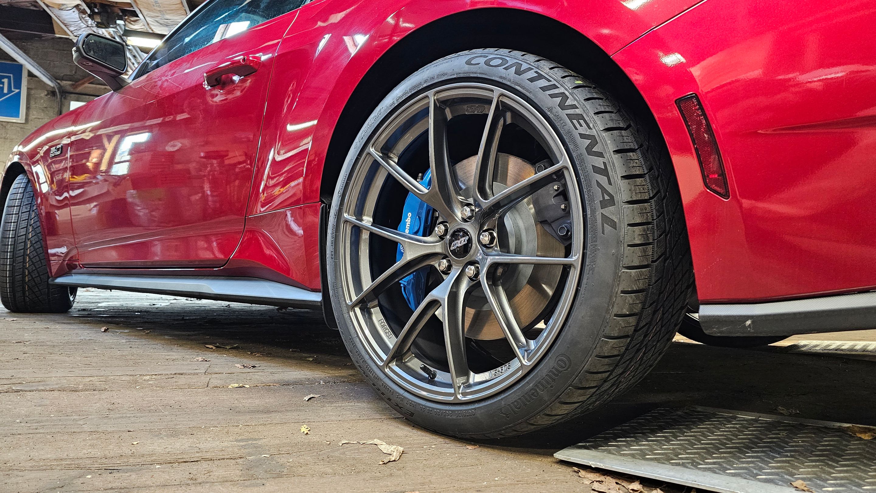 Red Ford S650 Mustang GT with 20" VS-5RS Apex wheels in Anthracite