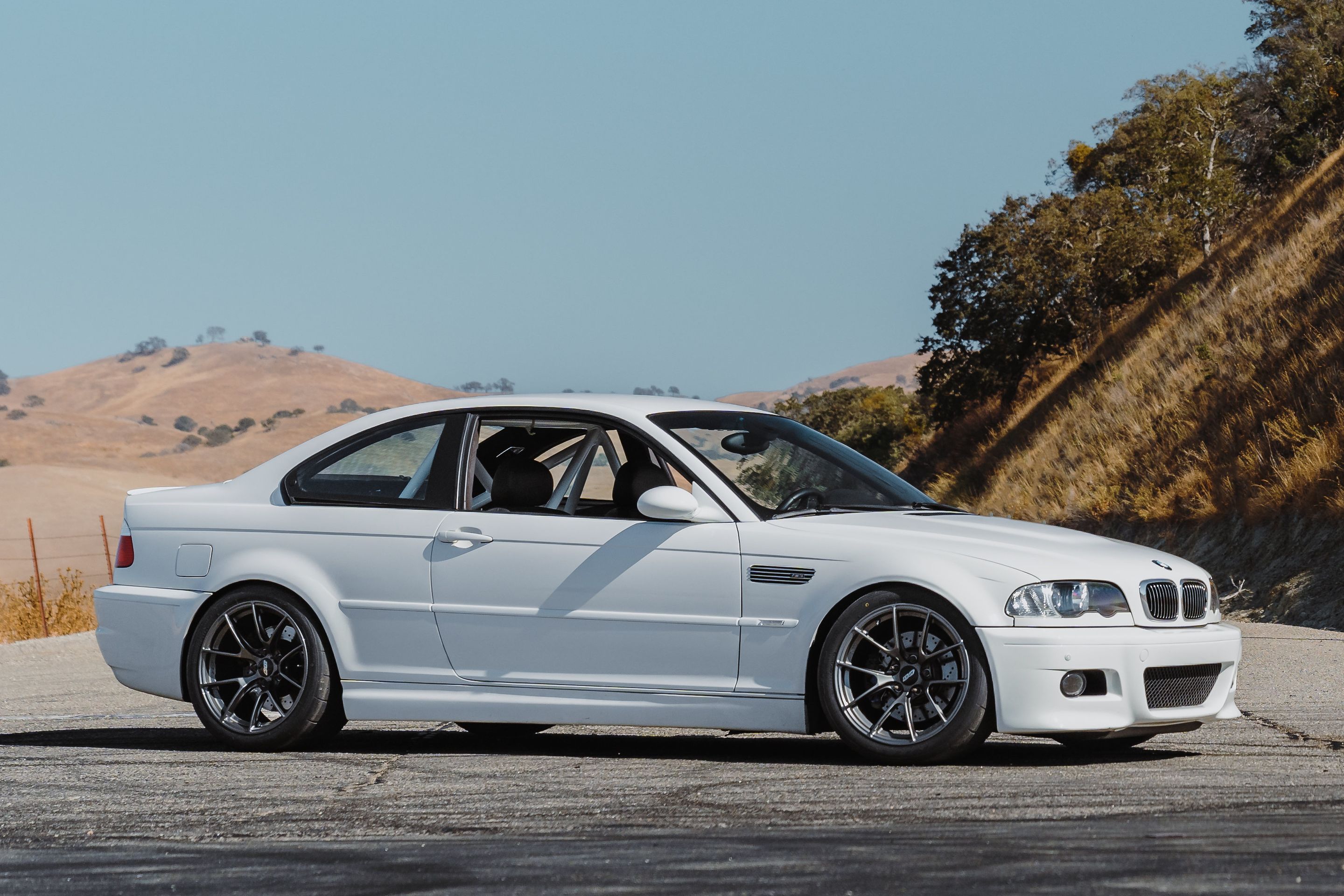 White BMW E46 M3 with 18" VS-5RS Apex wheels in Anthracite