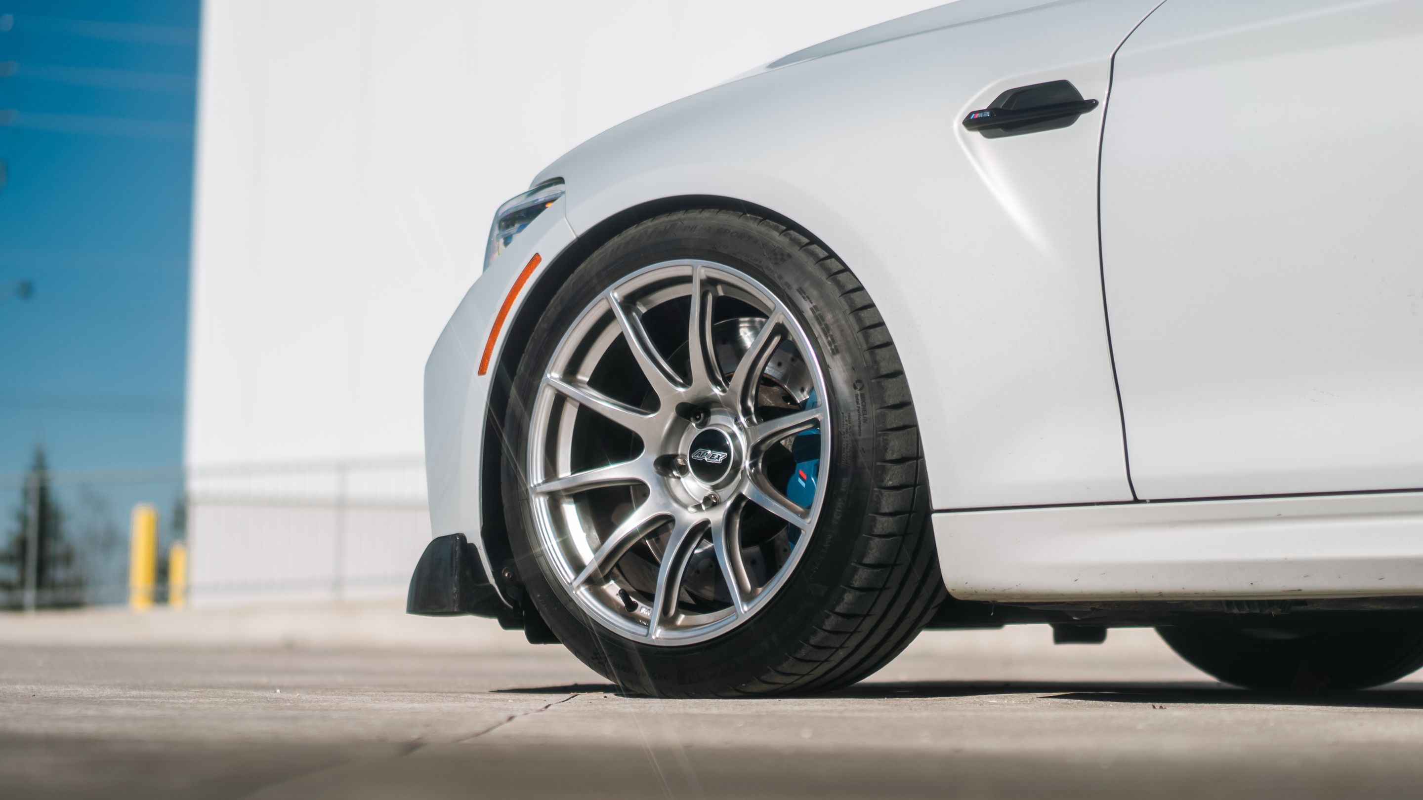 Silver BMW F87 M2 with 18" SM-10 Apex wheels in Anthracite