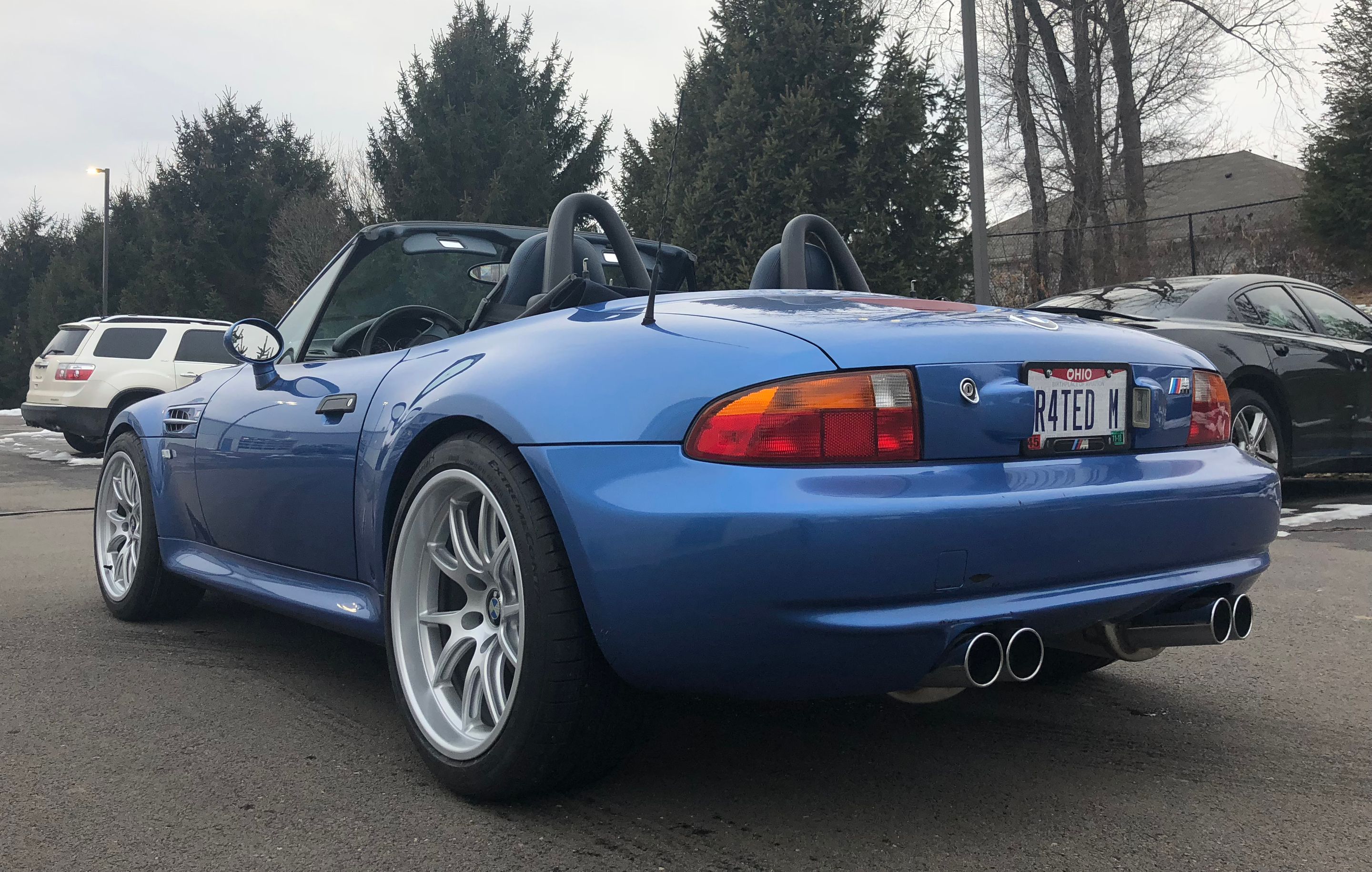 Blue BMW E36/7 Roadster Z3 M with 18" FL-5 Apex wheels in Race Silver