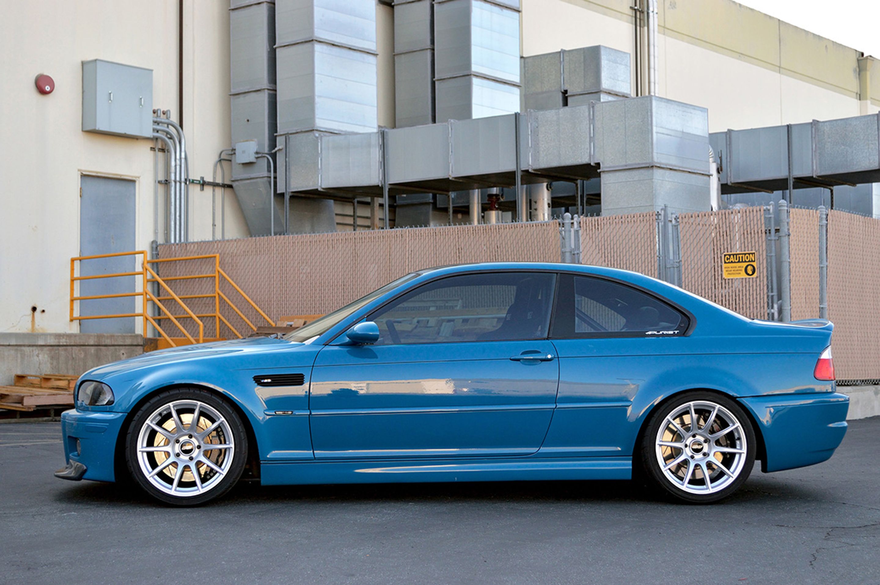 Blue BMW E46 M3 with 18" SM-10 Apex wheels in Race Silver