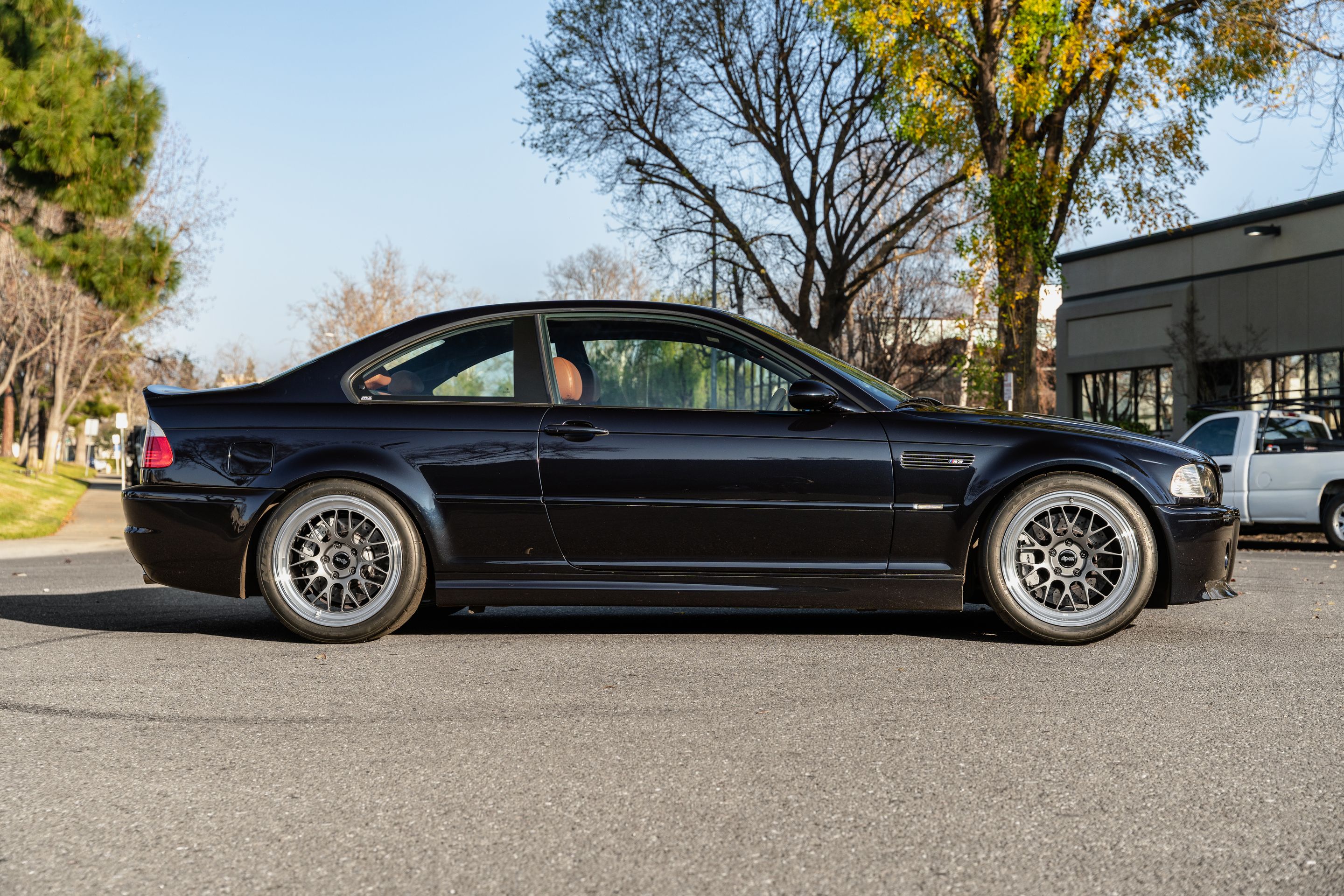 Black BMW E46 M3 with 18" ML-10RT Apex wheels in Machined Lip Anthracite