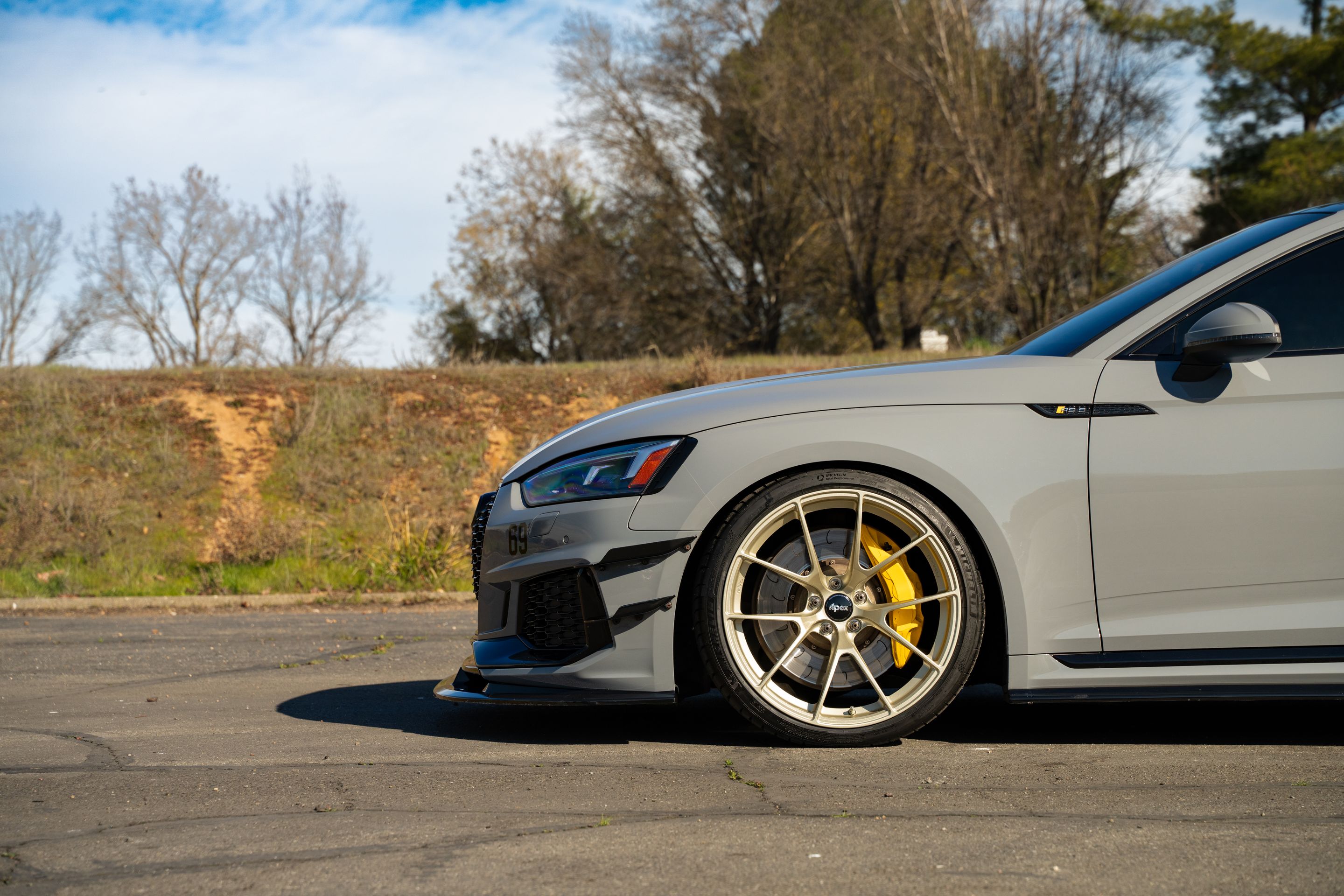 Grey Audi B9 RS 5 Coupe with 20" VS-5RS Apex wheels in Motorsport Gold