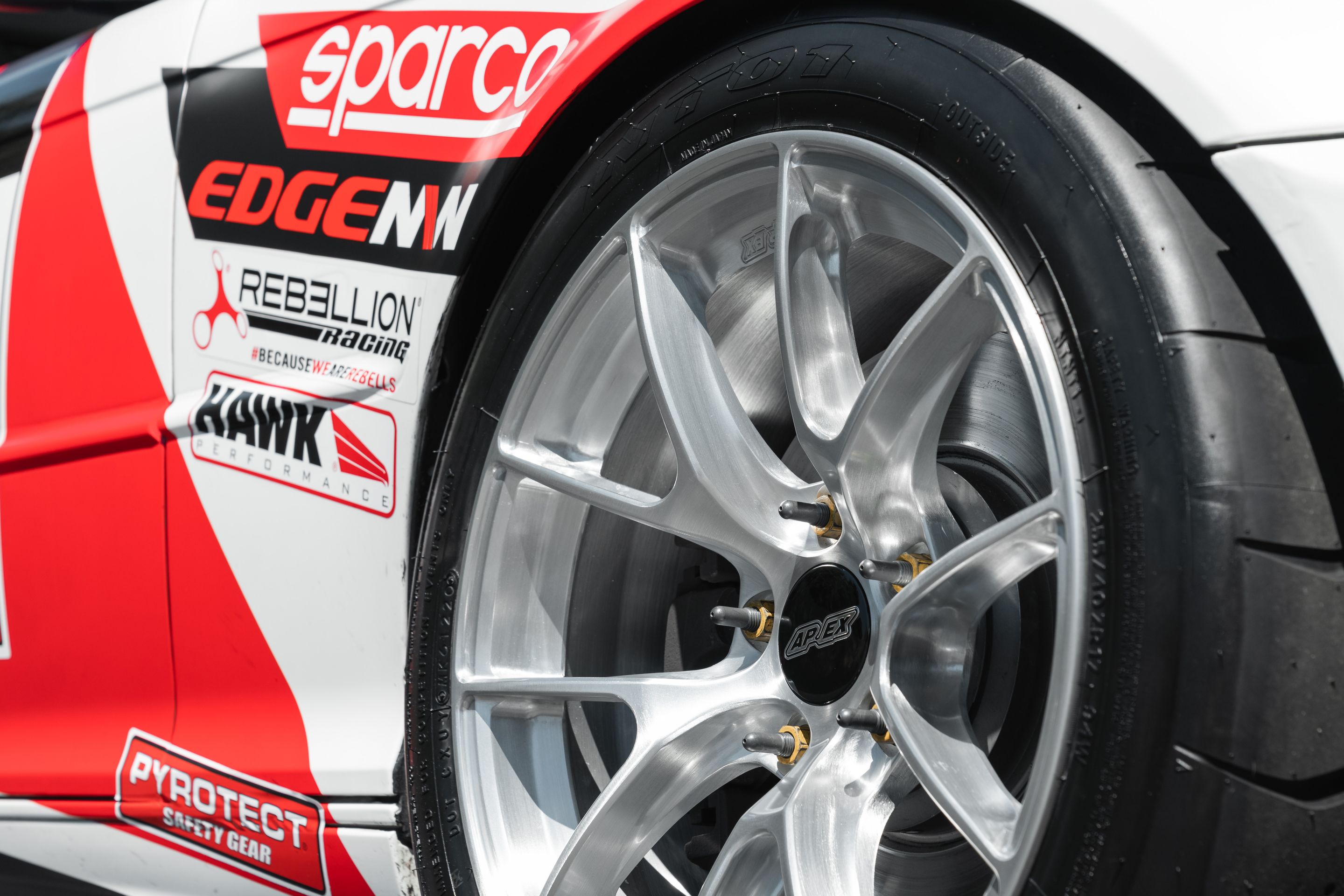 Multicolor BMW E46 3 Series with 17" VS-5RS Apex wheels in Brushed Clear