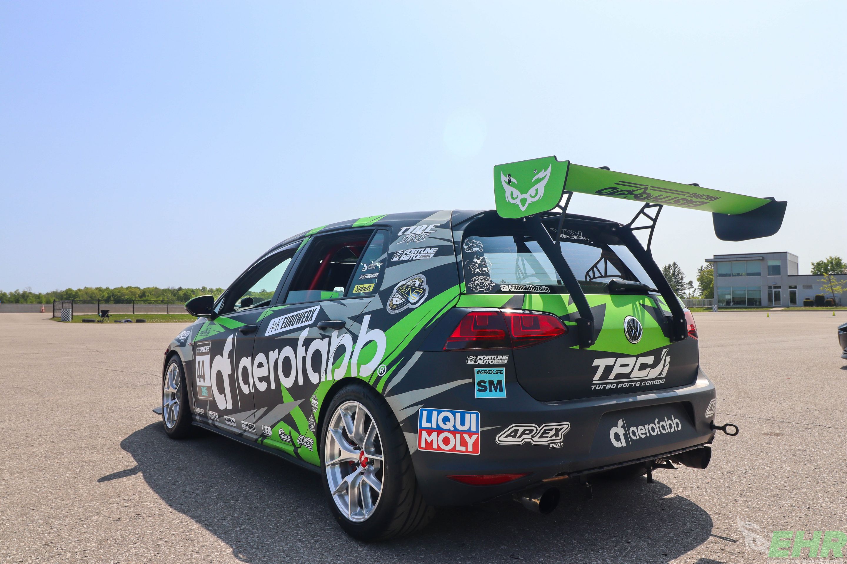 Race Livery VW MK7 GTI with 17" VS-5RS Apex wheels in Brushed Clear