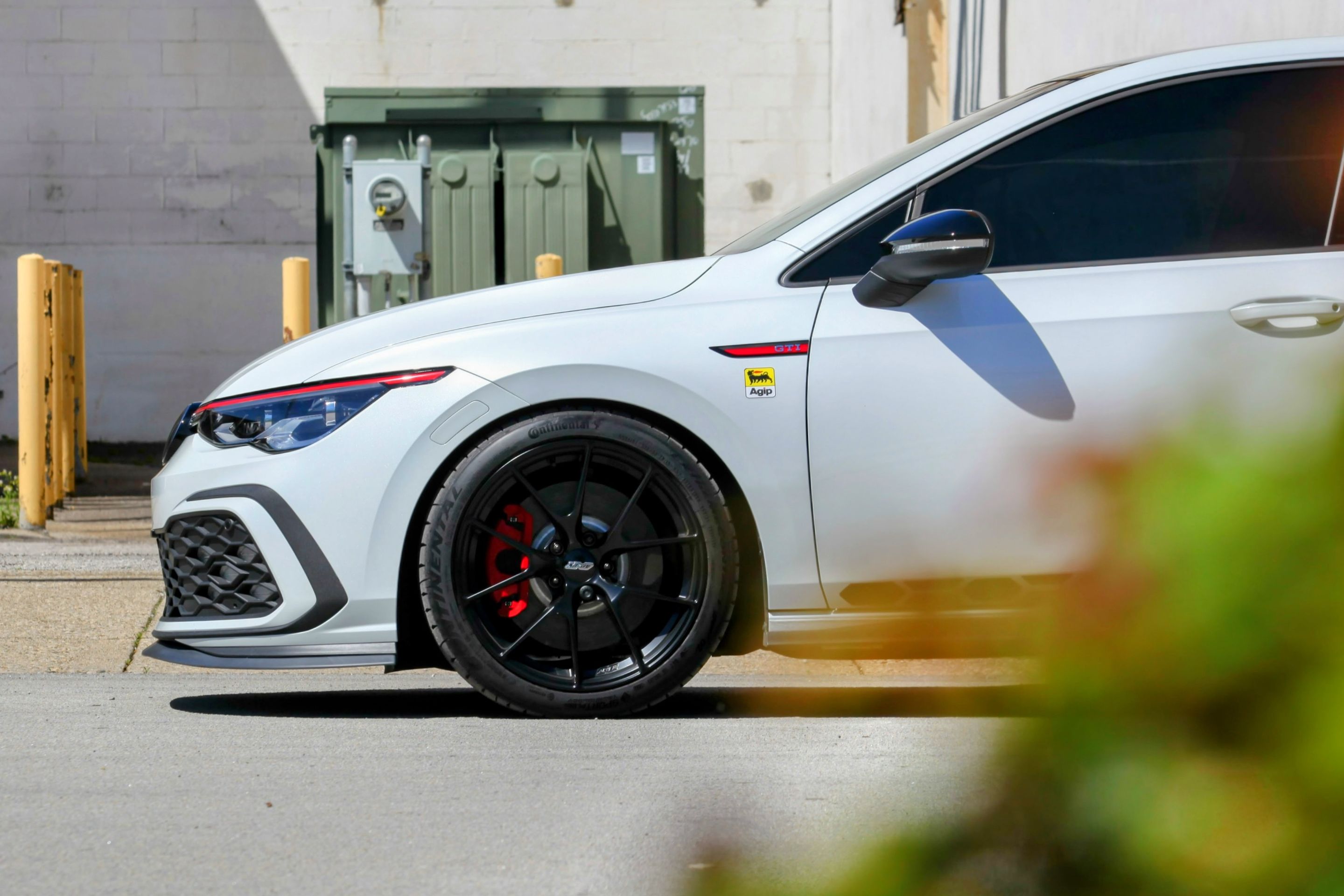 White VW MK8 GTI with 18" VS-5RS Apex wheels in Satin Black