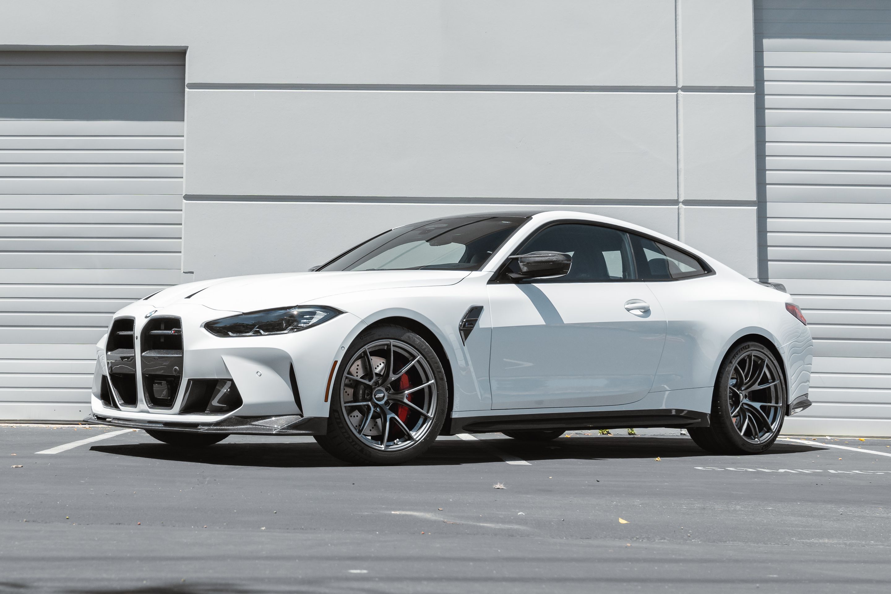 White BMW G82 Coupe M4 with 19"/20" VS-5RS Apex wheels in Anthracite