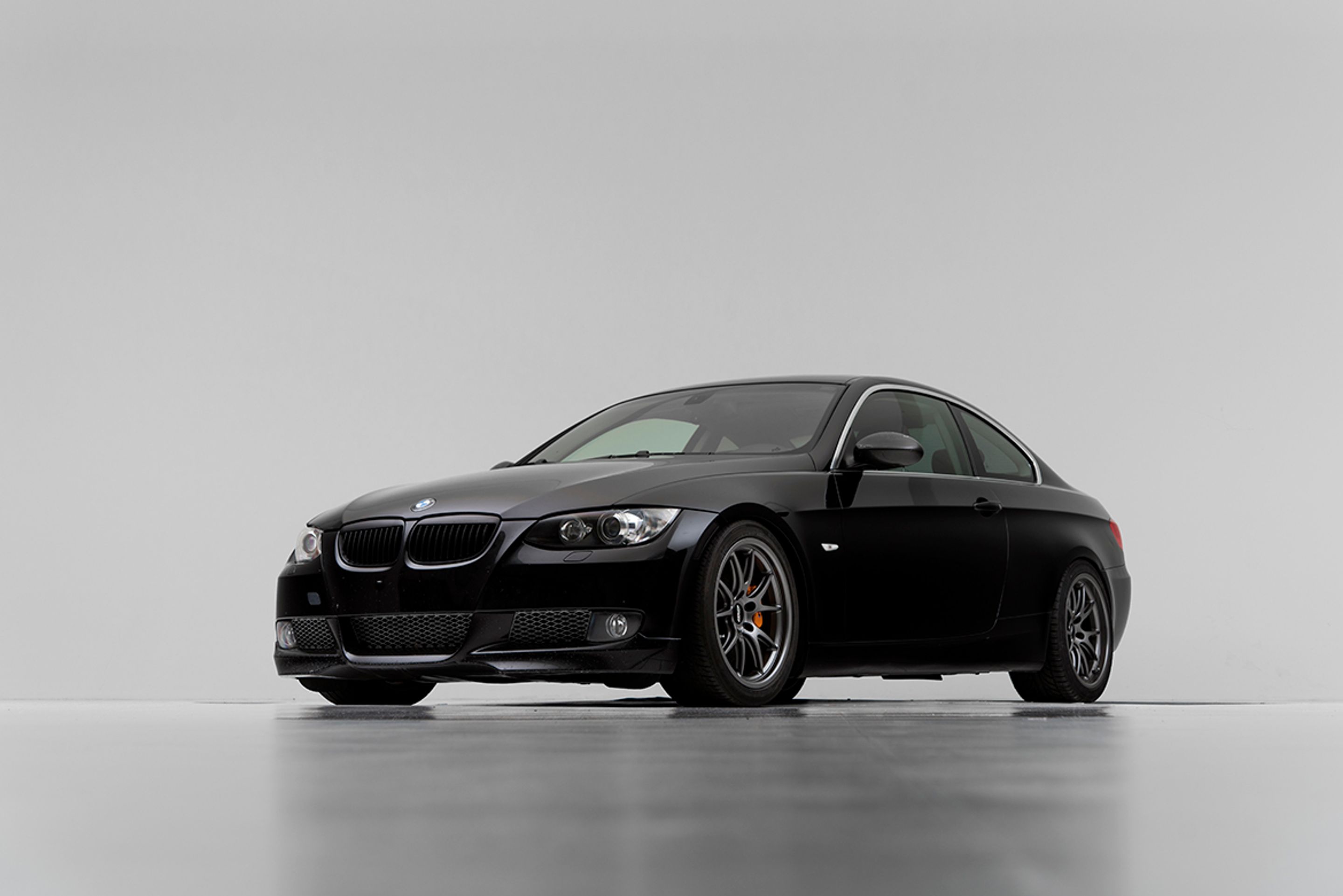 Black BMW E92 Coupe 3 Series with 18" FL-5 Apex wheels in Anthracite