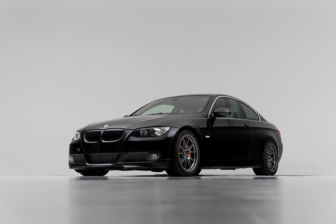 Black BMW E92 Coupe 3 Series with 18" FL-5 Apex wheels in Anthracite