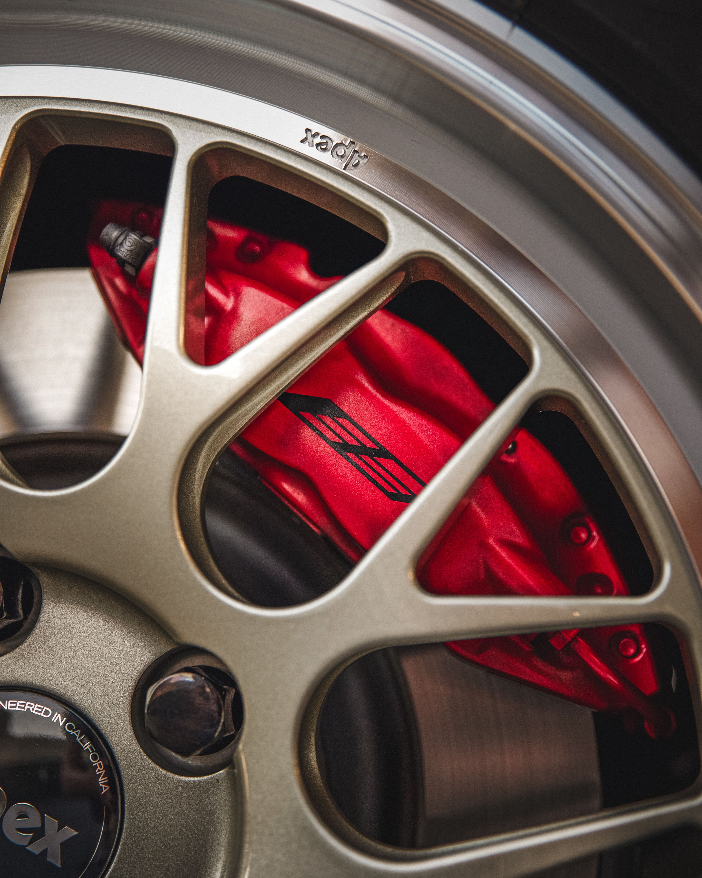 White Cadillac CT4-V Blackwing with 18" ML-10RT Apex wheels in Machined Lip Gloss Motorsport Gold