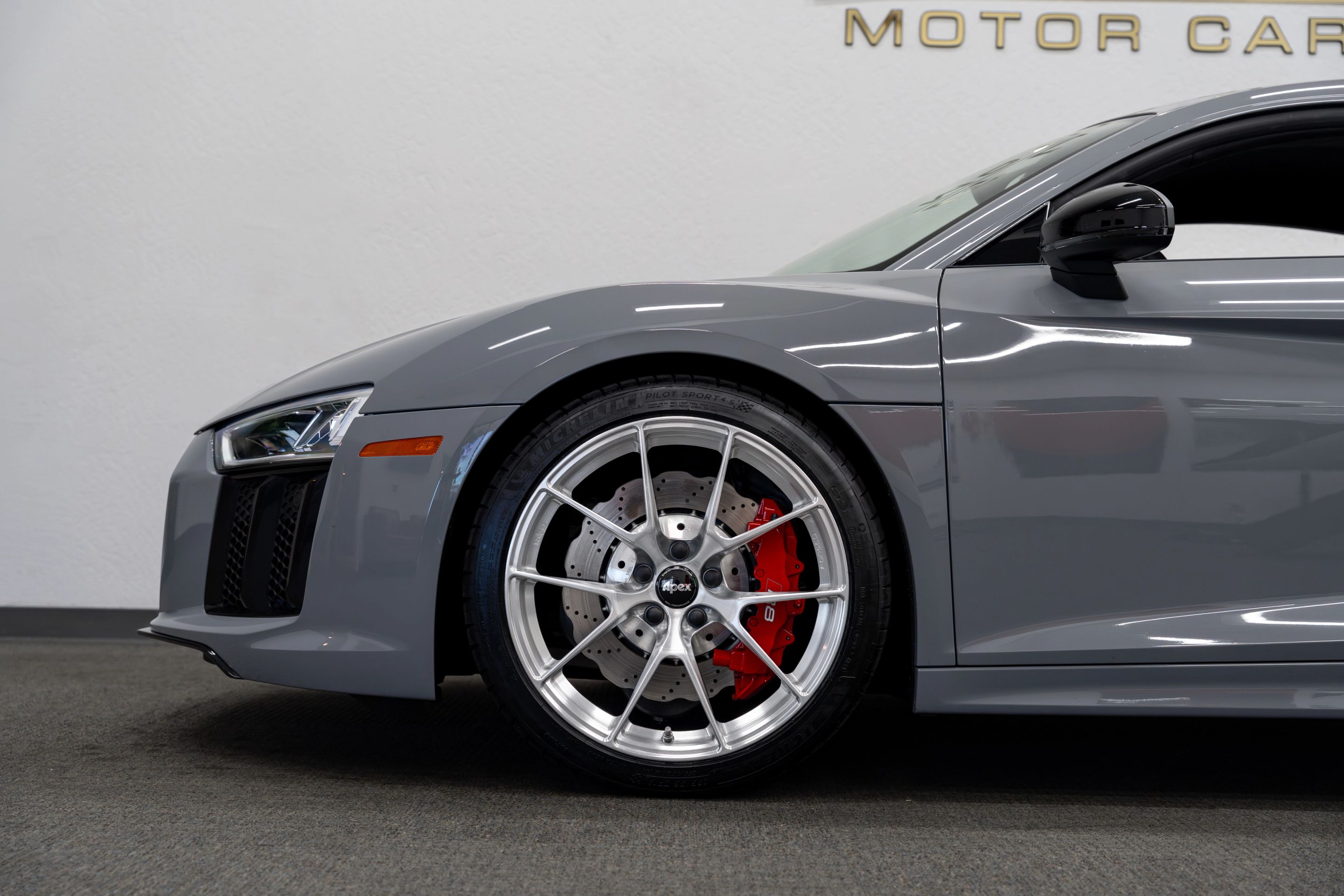 Grey Audi Gen 2 R8 with 19"/20" VS-5RS Apex wheels in Brushed Clear
