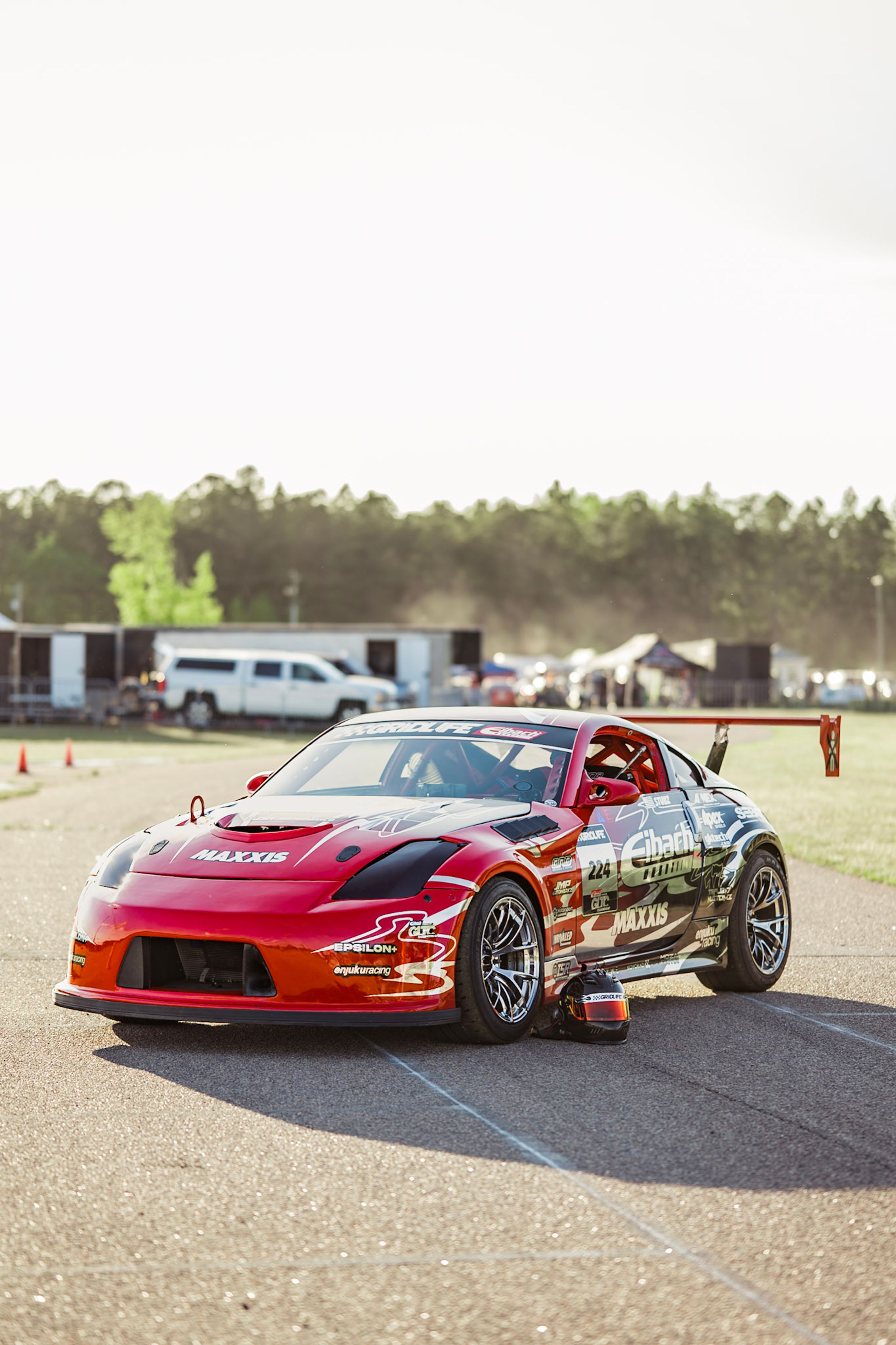 Race Livery Nissan 350Z with 18" VS-5RS Apex wheels in Custom Finish