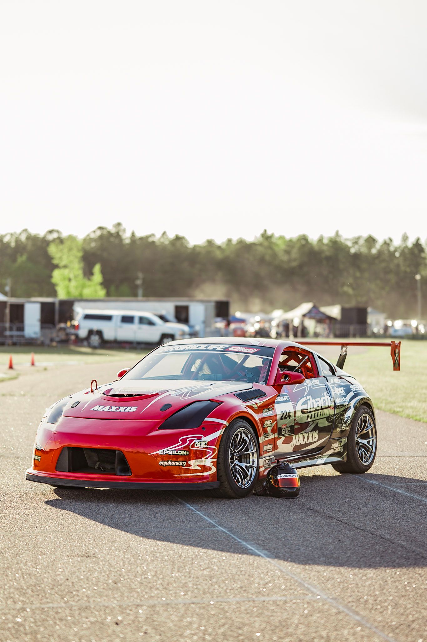 Race Livery Nissan 350Z with 18" VS-5RS Apex wheels in Custom Finish