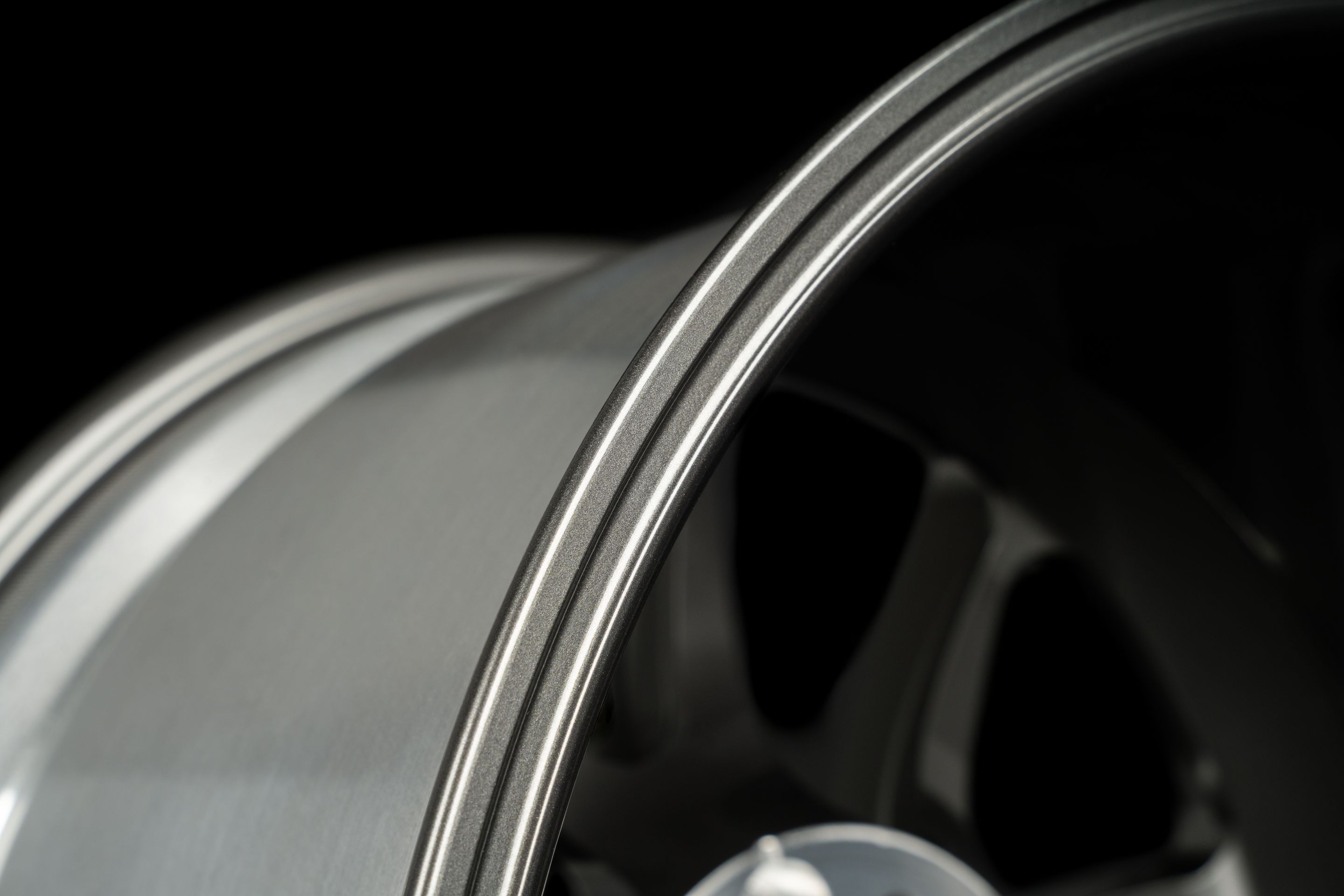 White Ford Performance Mustang Dark Horse R with 18" VS-5RE Apex wheels in Anthracite